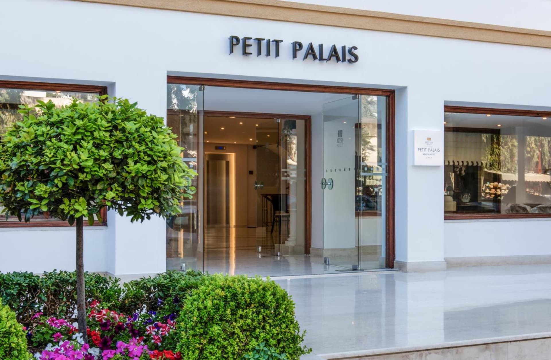 Canvas by Mitsis Petit Palais