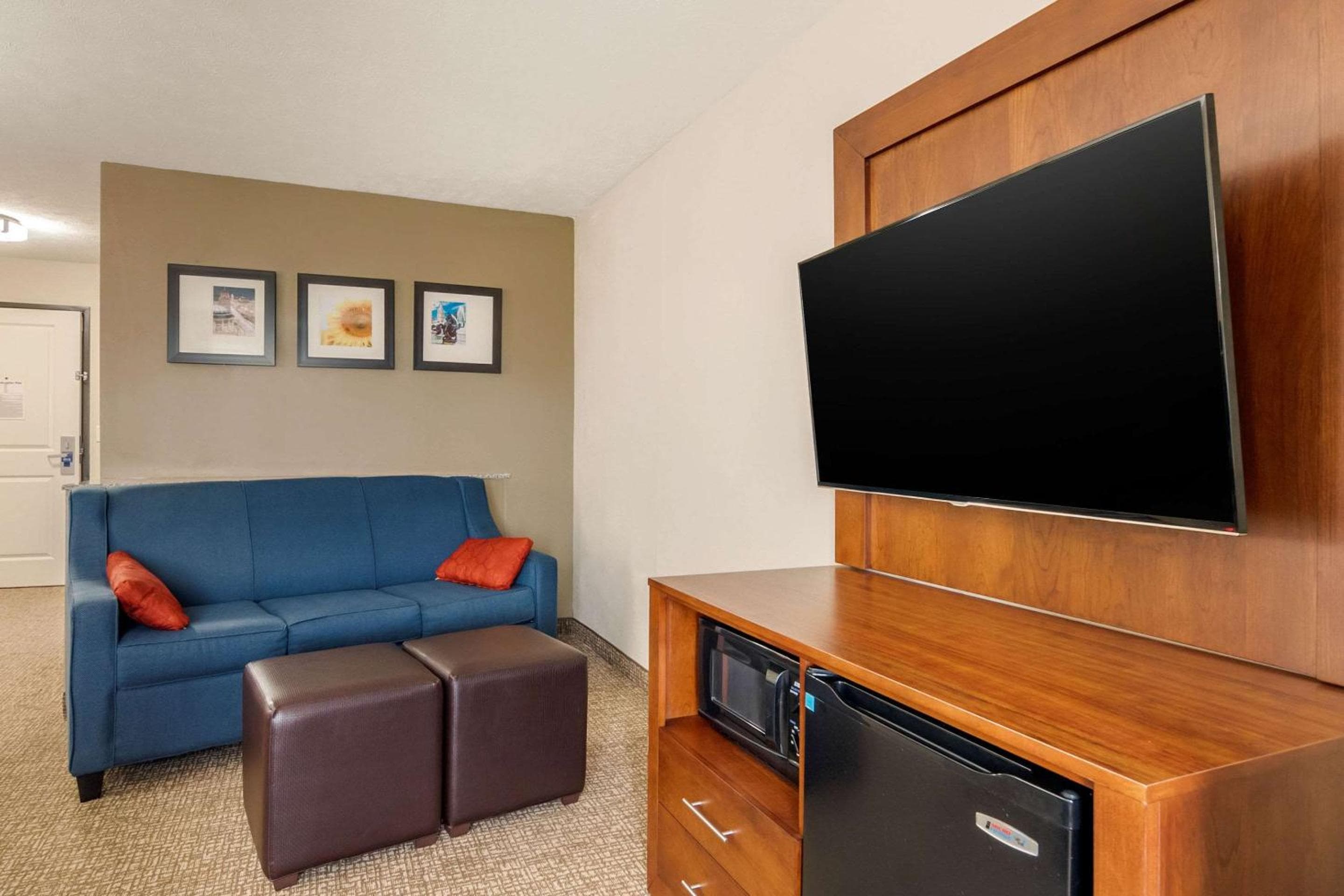 Comfort Suites Speedway - Kansas City