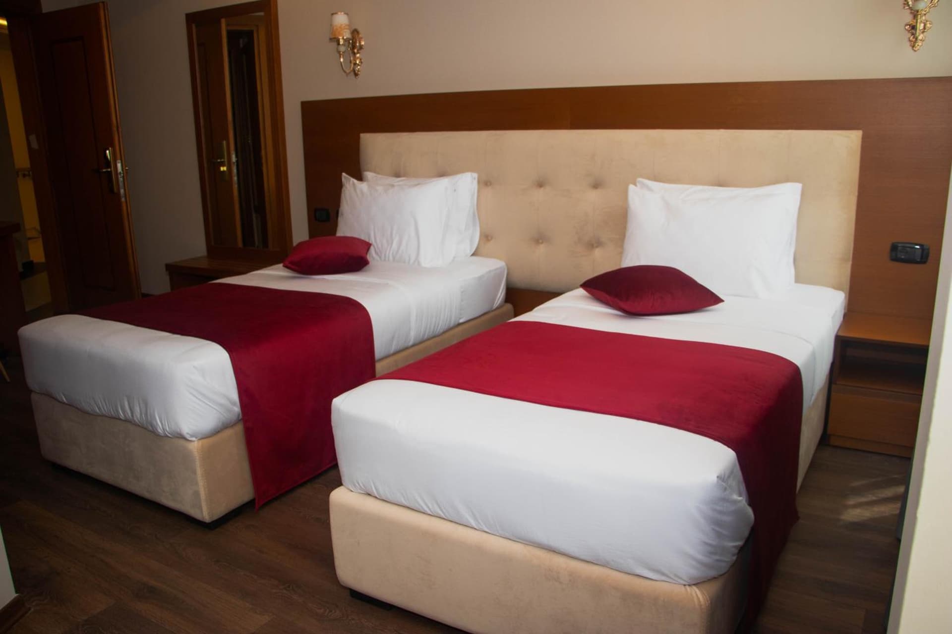 Albanopolis Hotel