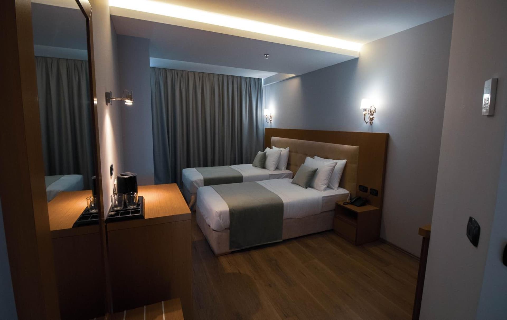 Albanopolis Hotel