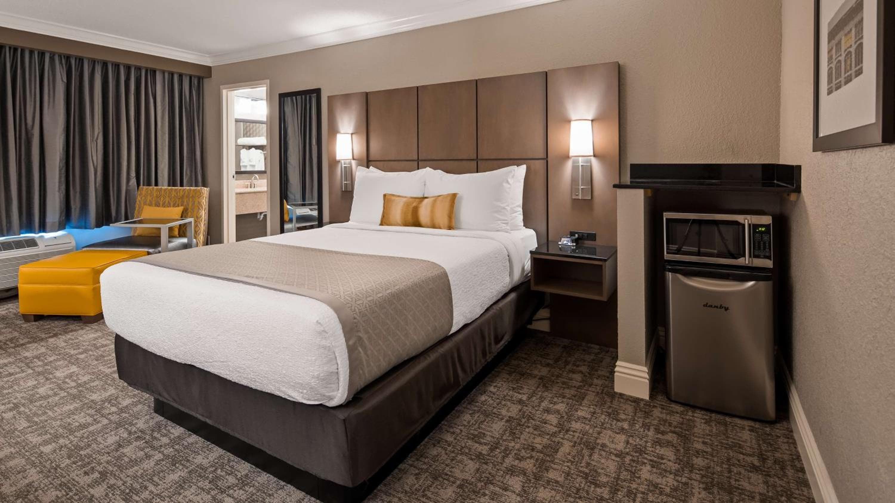 Cottonwood Airport & Expo Hotel Louisville