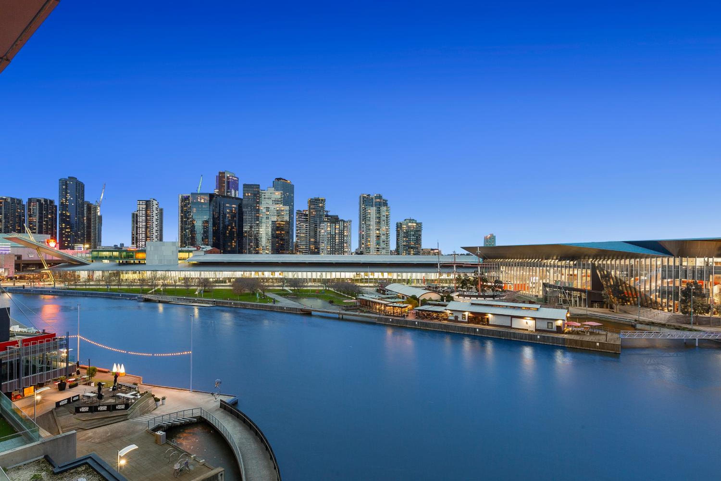 Melbourne Holiday Apartments Flinders Wharf