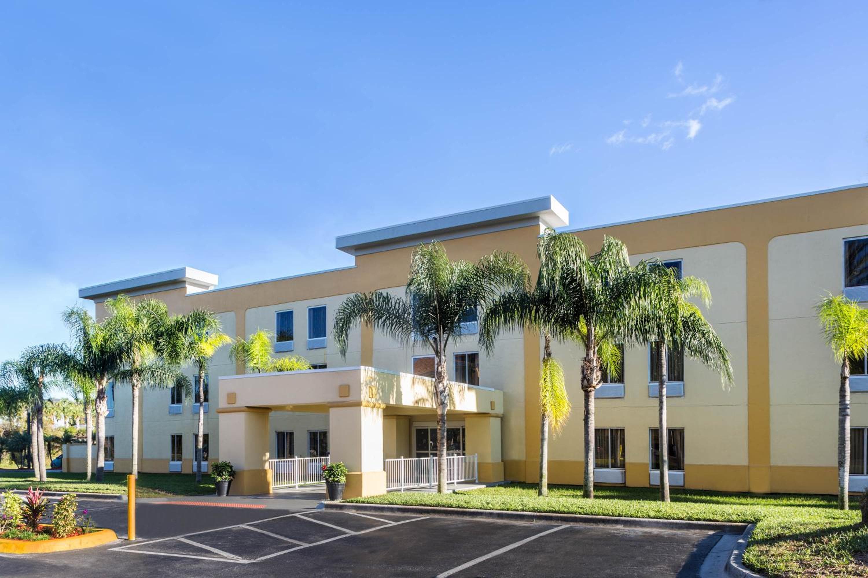 La Quinta by Wyndham Orlando Universal area - Free Shuttle to Universal