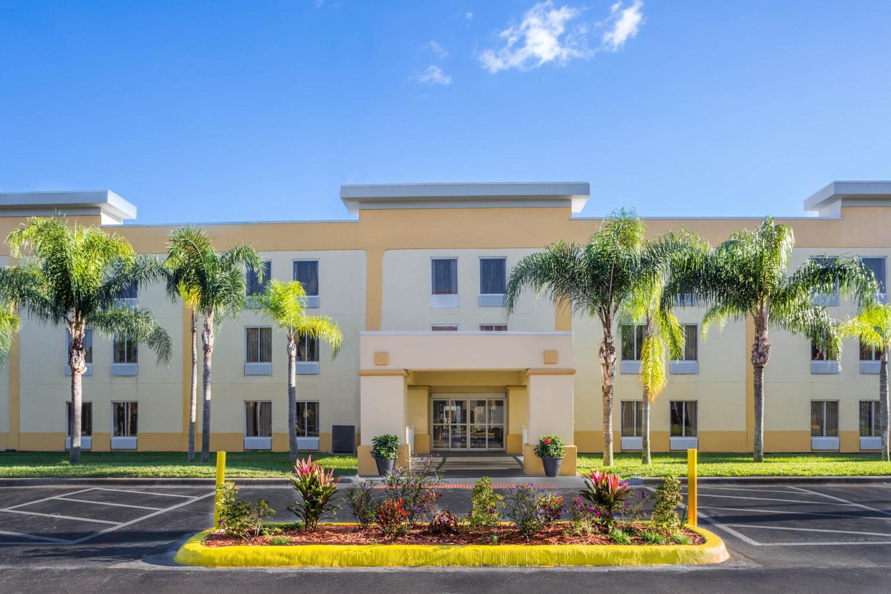 La Quinta by Wyndham Orlando Universal area - Free Shuttle to Universal