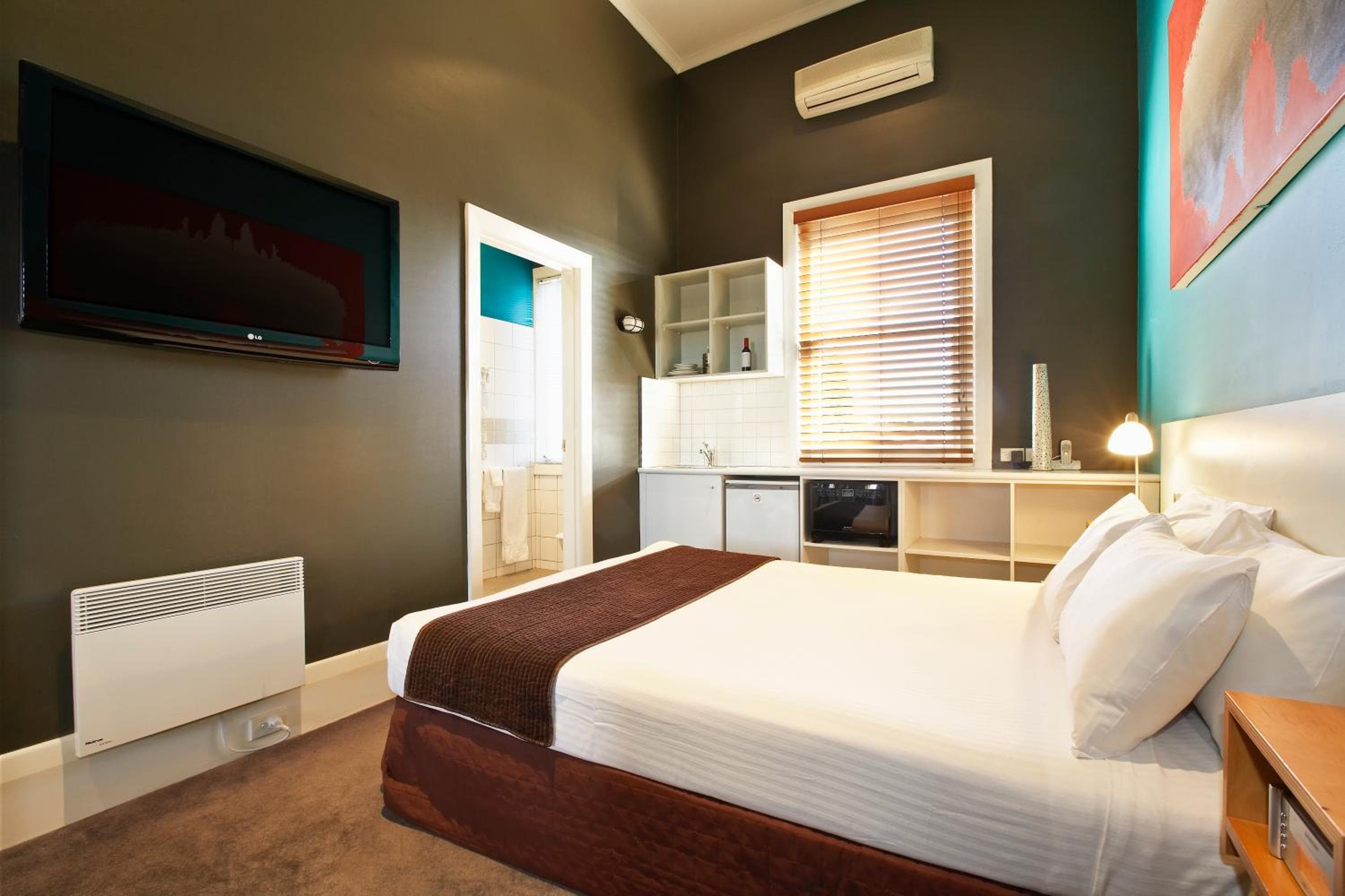 Tolarno Hotel