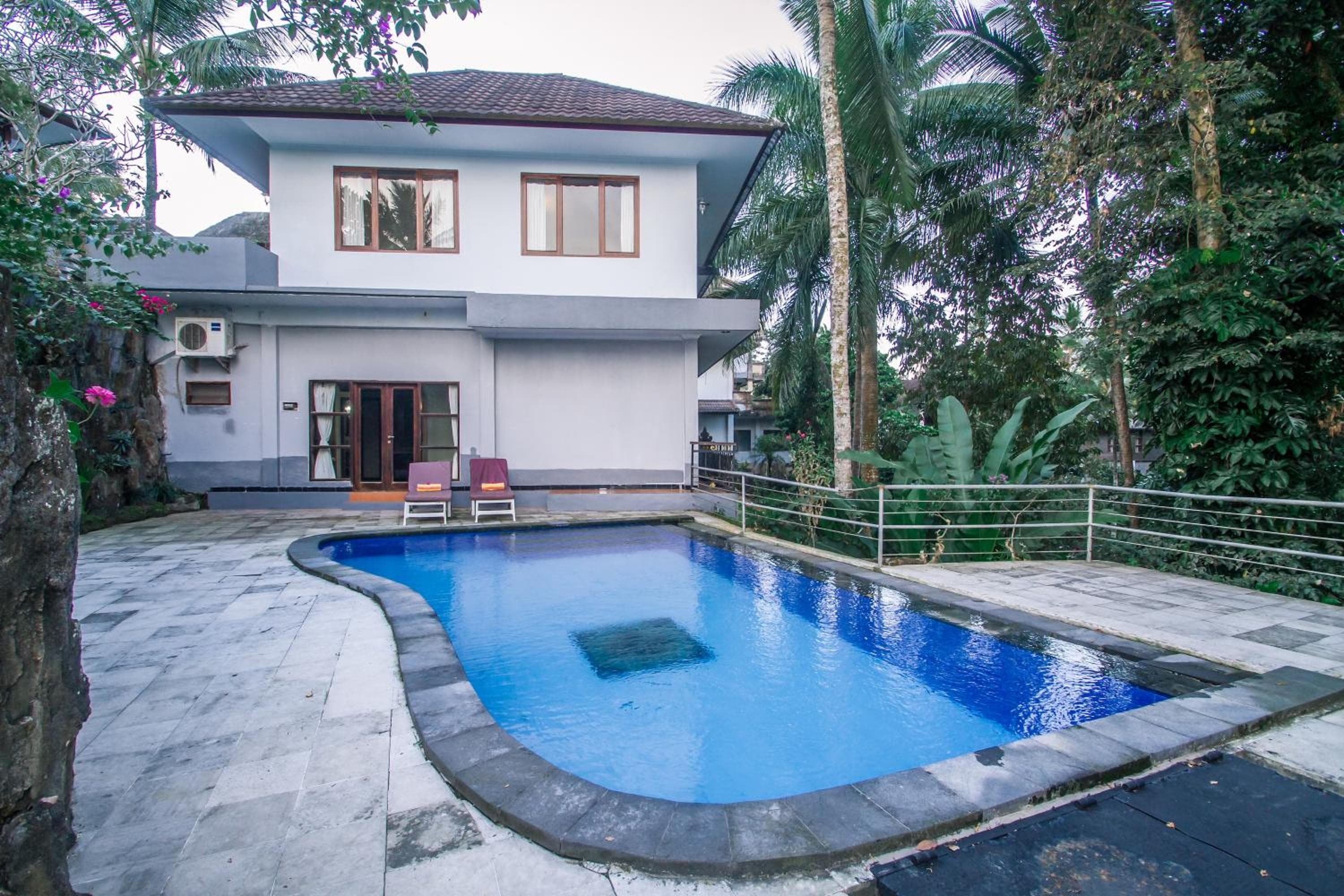 Puri Saron Hotel Madangan - Gianyar