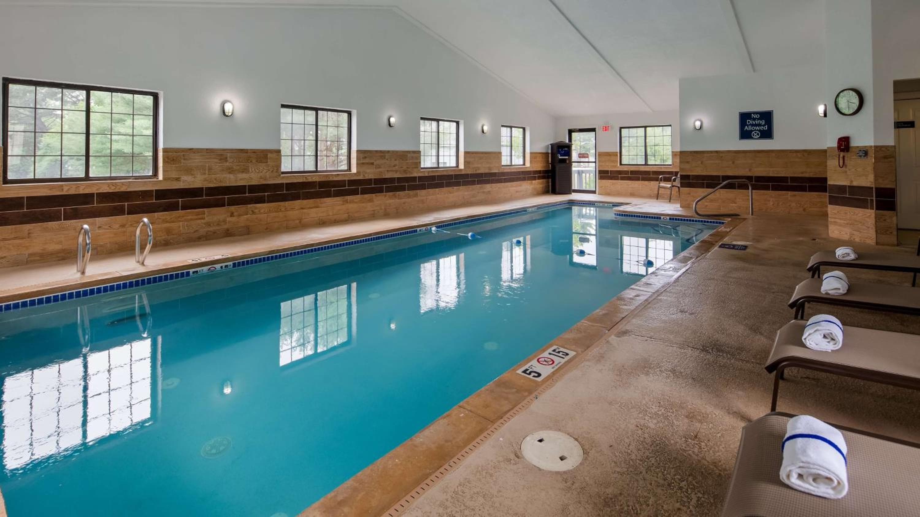 Best Western Hampshire Inn & Suites
