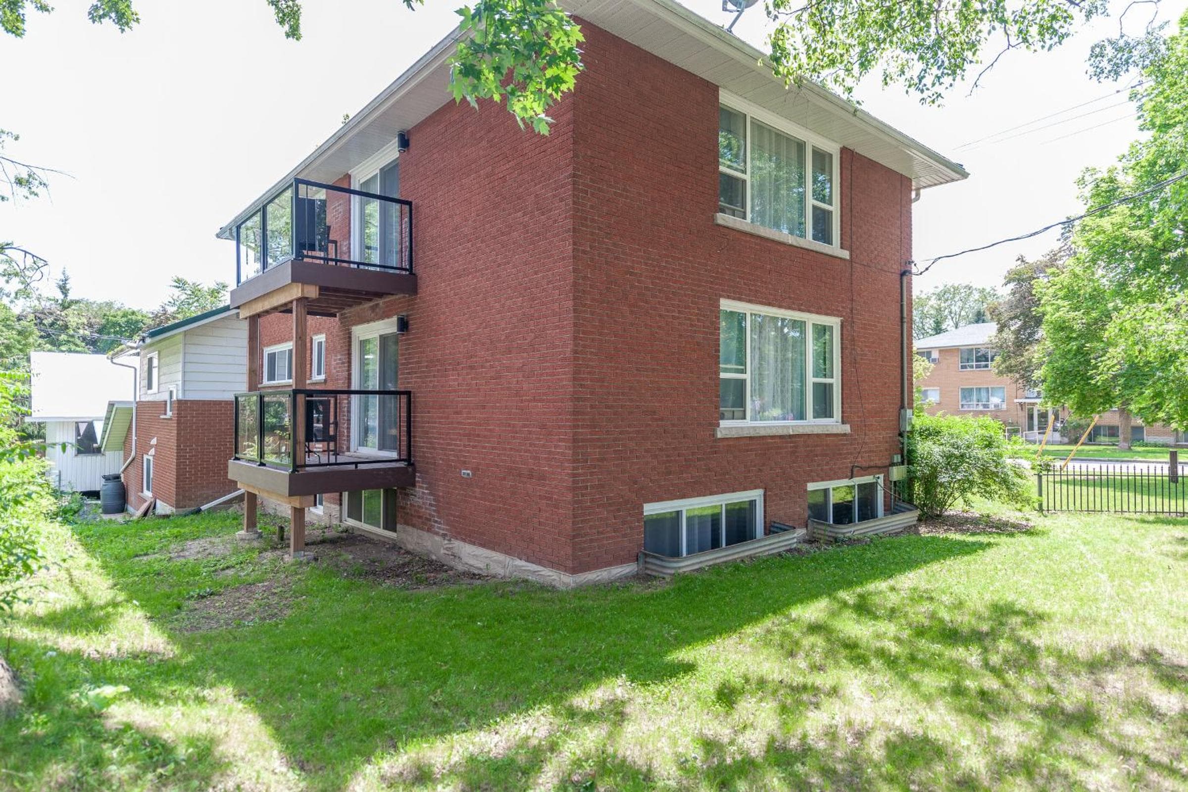 ENTIRE 2 BEDROOM APARTMENT UPTOWN WATERLOO - e3