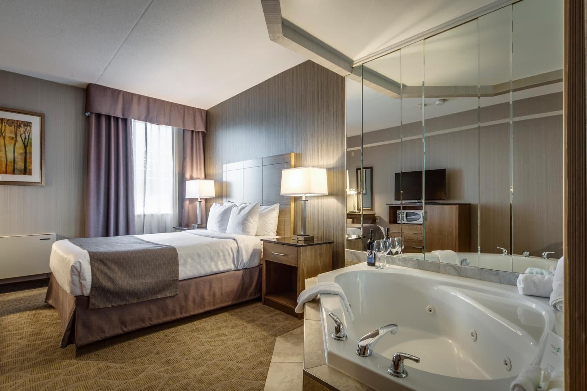 Monte Carlo Inn Airport Suites