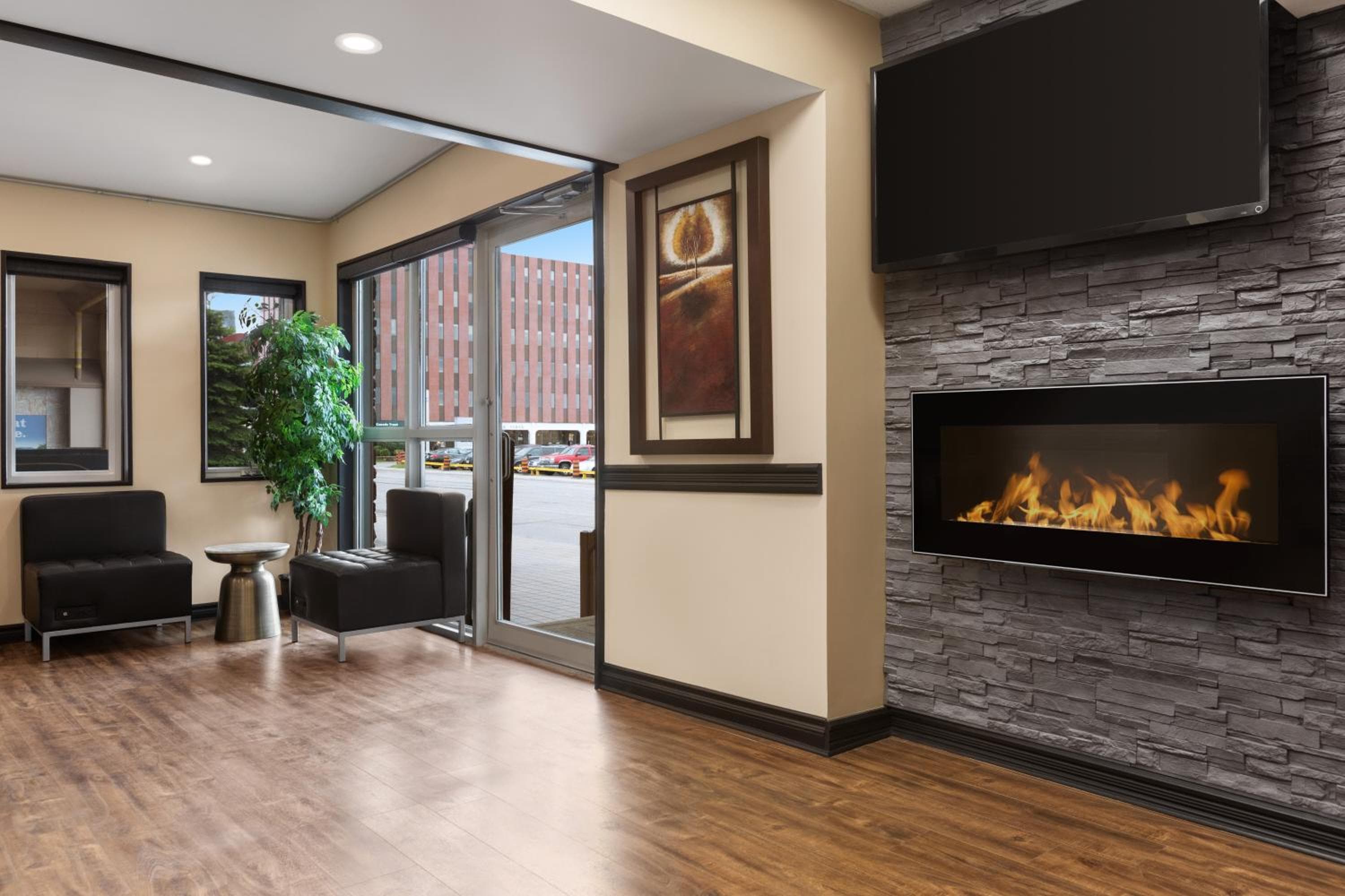 Days Inn & Suites by Wyndham Sault Ste. Marie ON