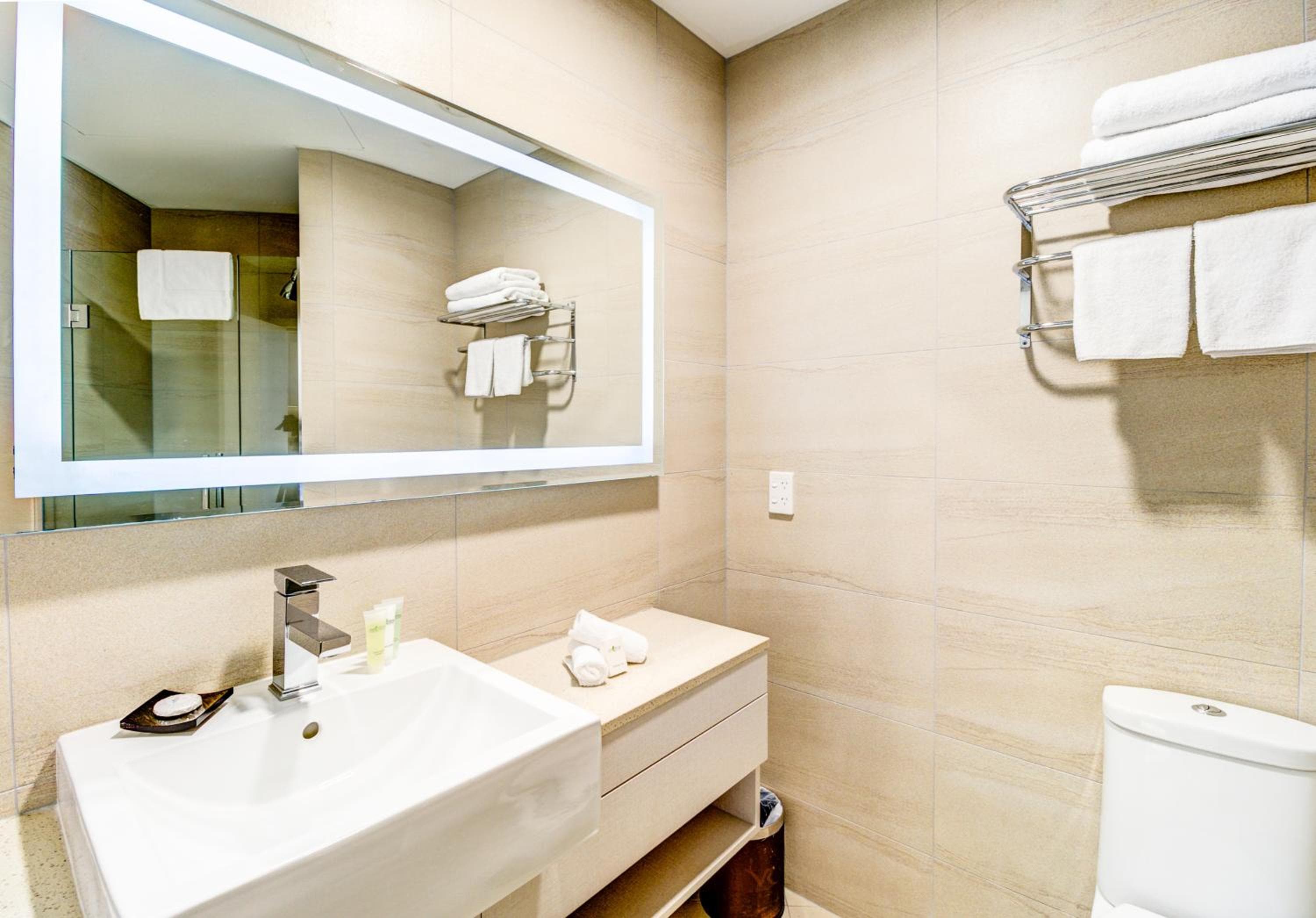 VR Queen Street Hotel & Suites