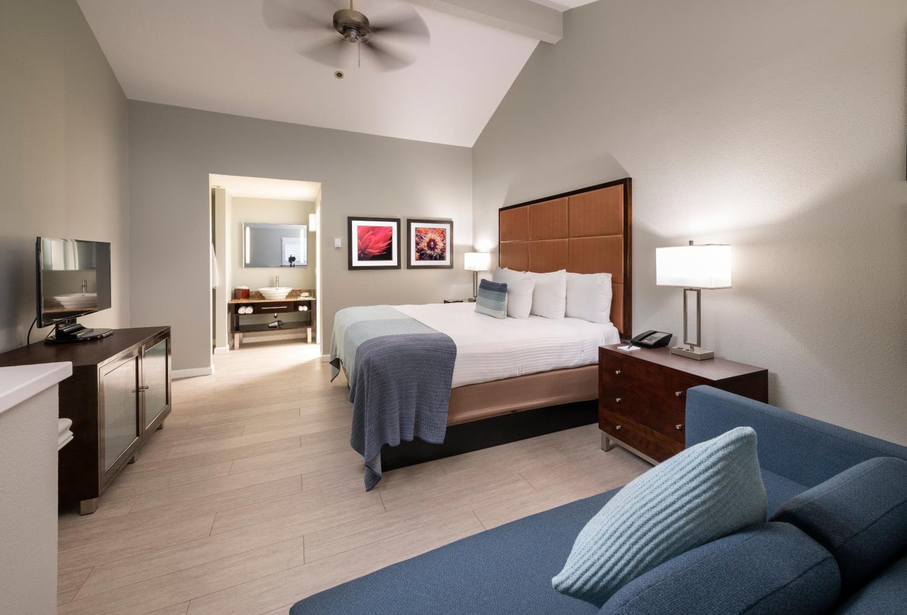 Mariposa Inn and Suites