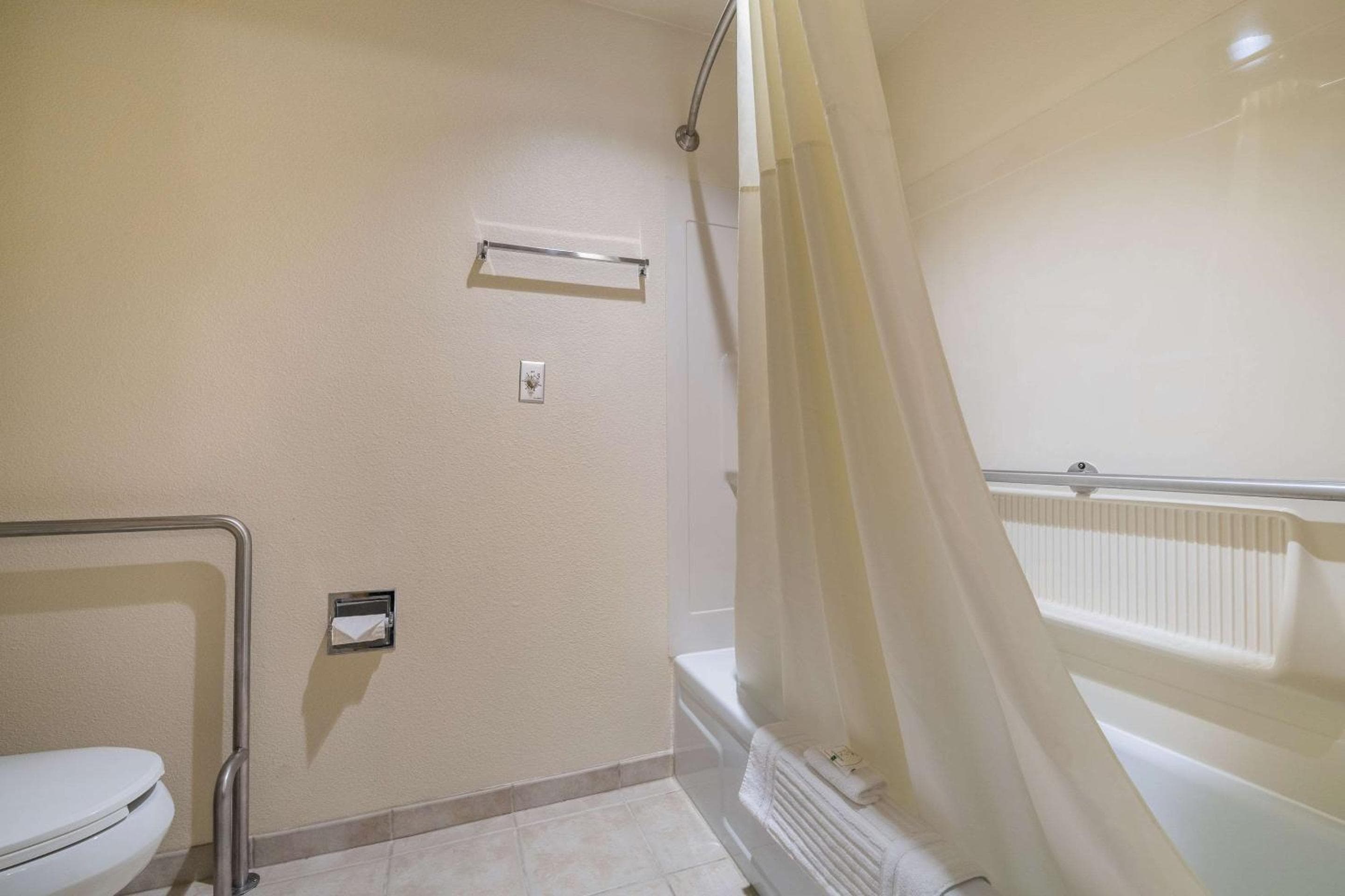 Quality Inn & Suites Silverdale Bangor-Keyport