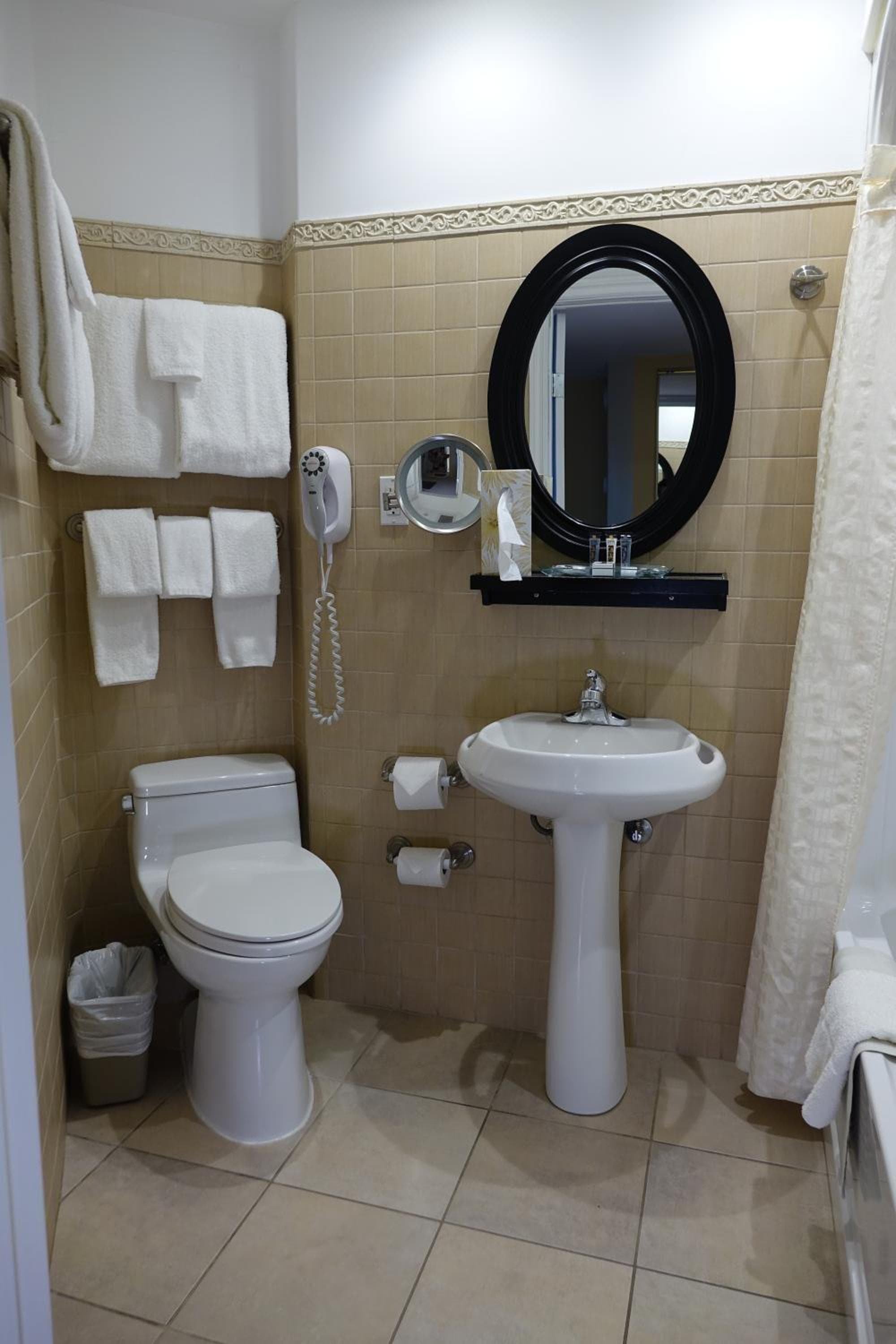 Chateau Louis Hotel & Conference Centre
