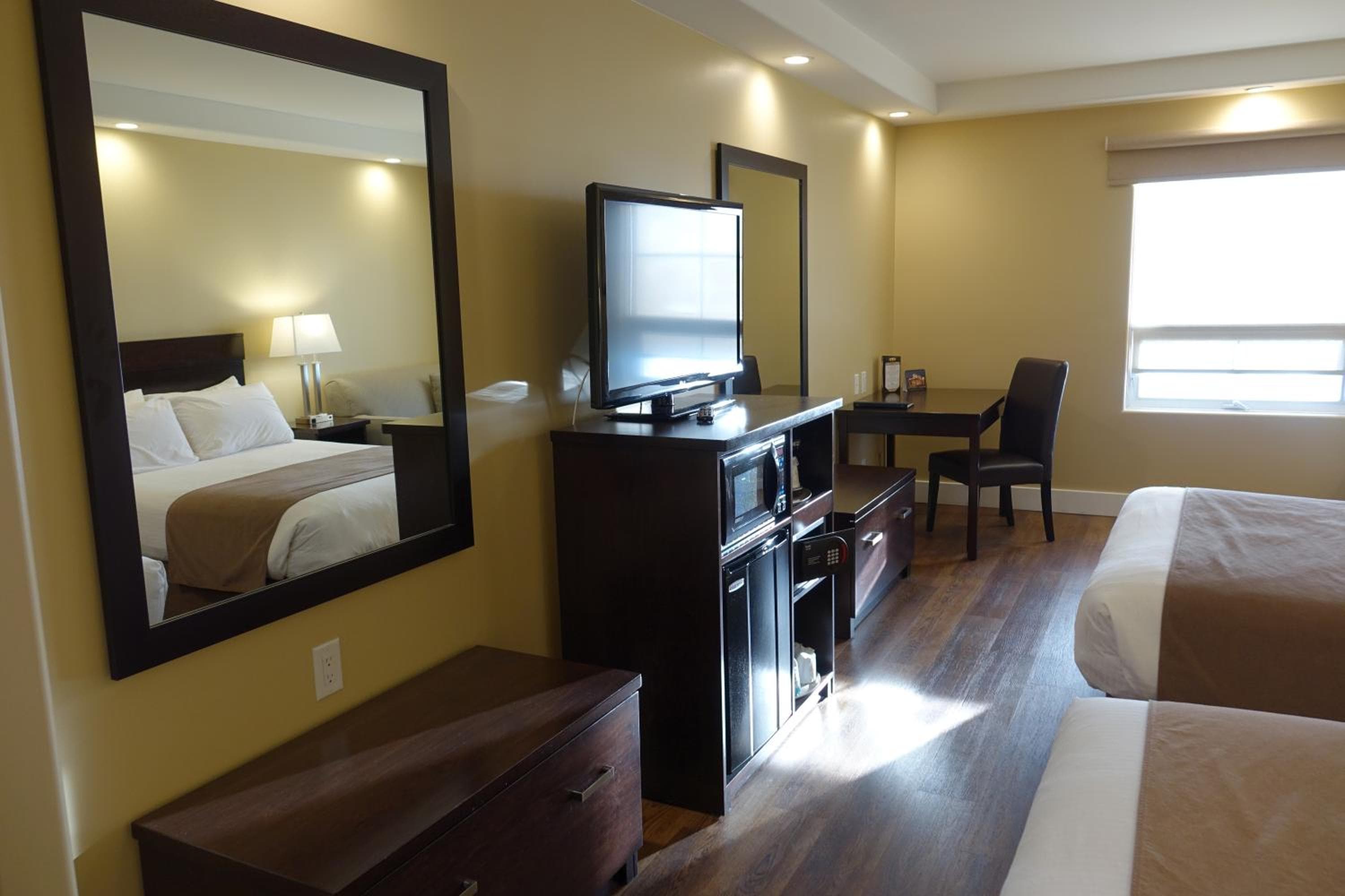 Chateau Louis Hotel & Conference Centre
