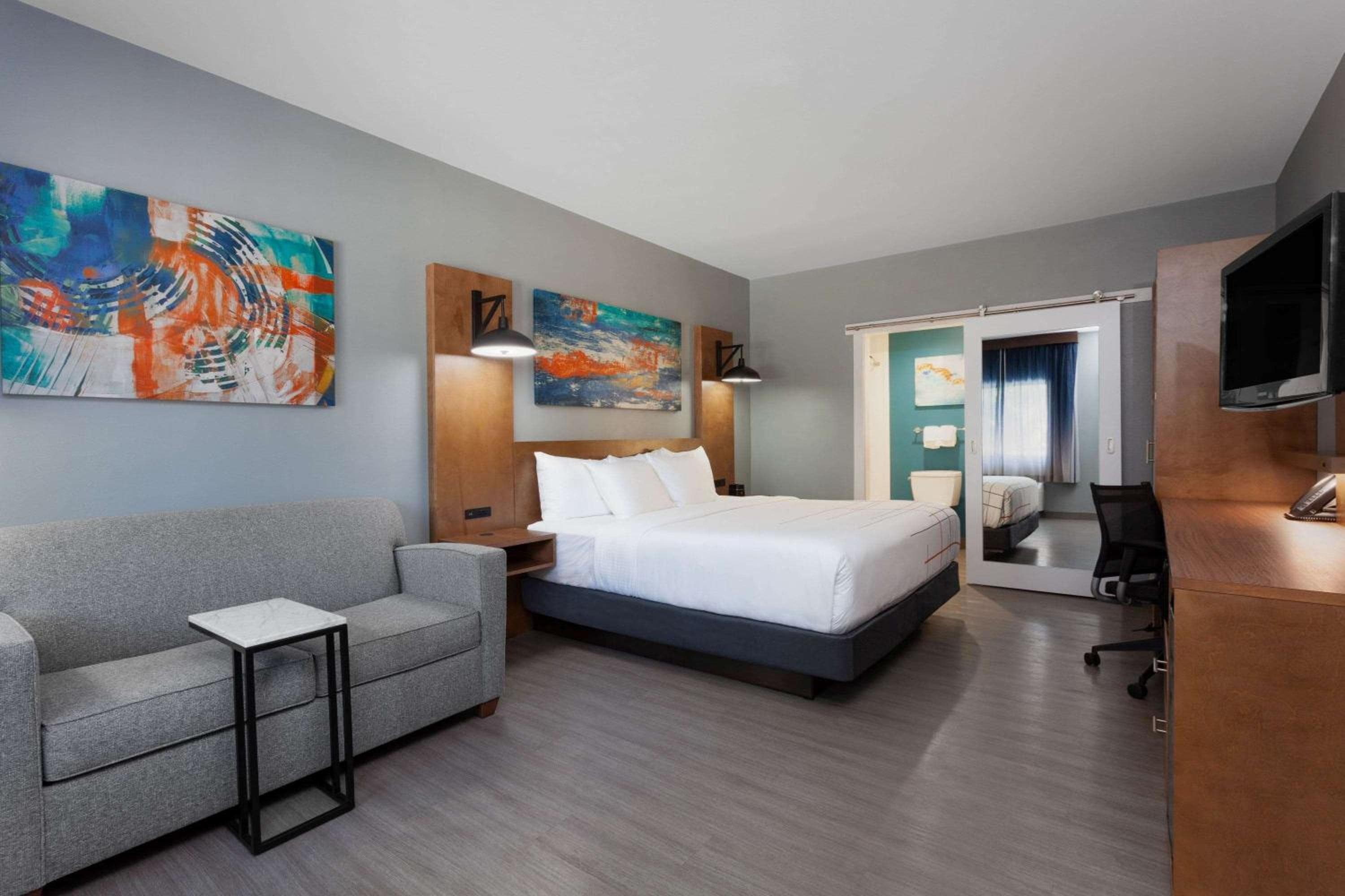 La Quinta by Wyndham Ft. Myers - Sanibel Gateway