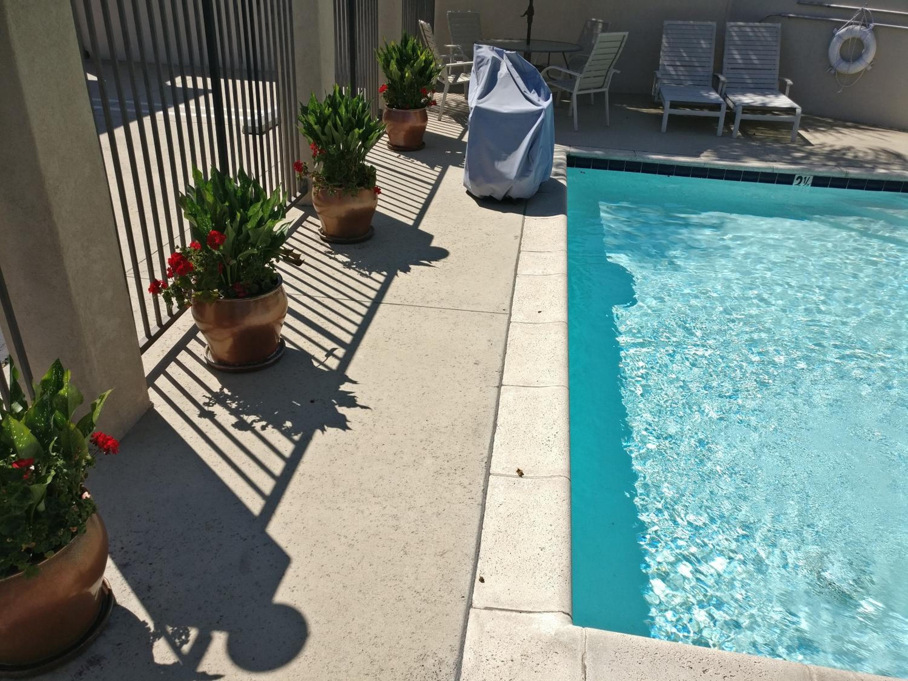 Burbank Inn and Suites