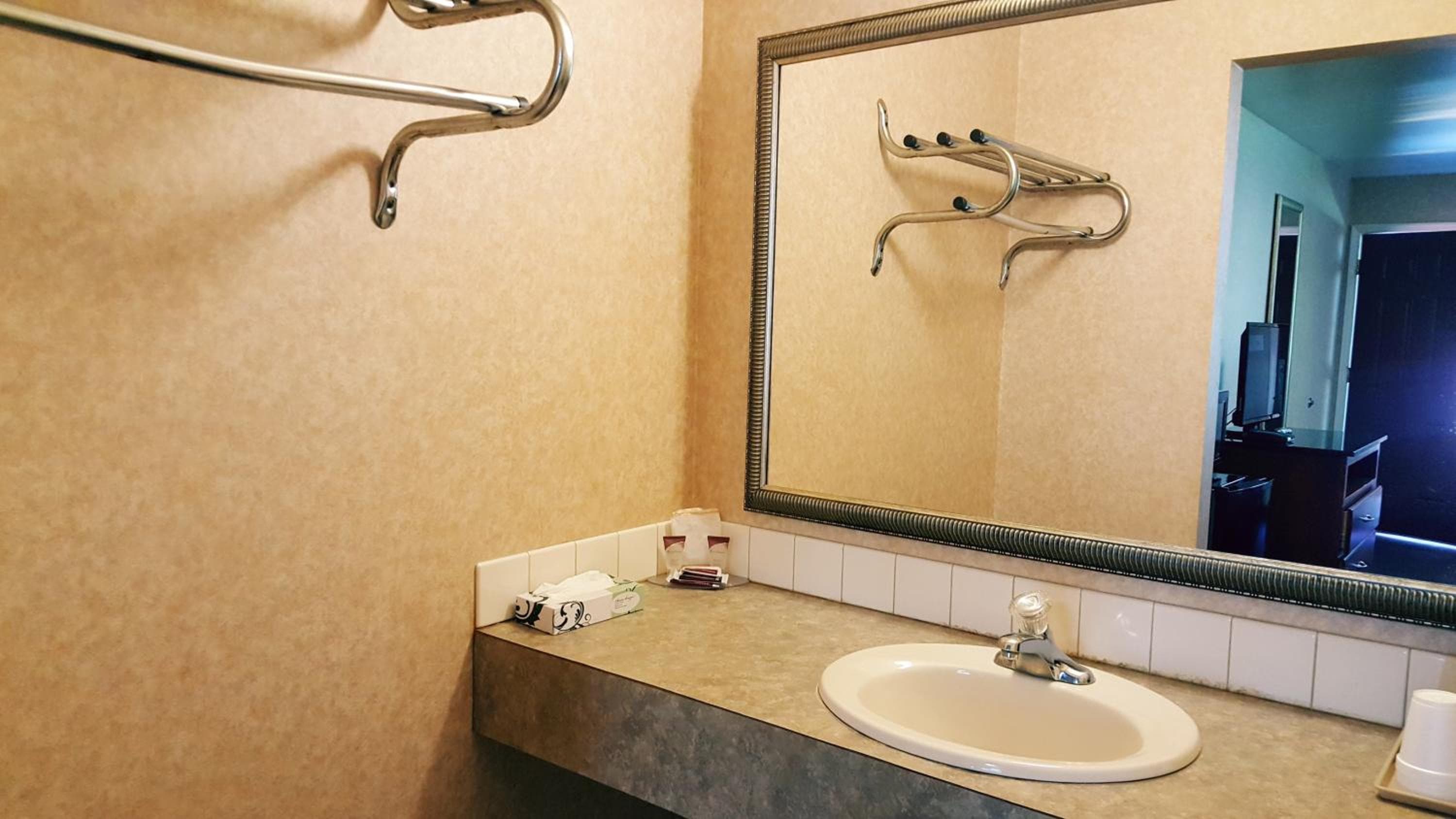 Atrium Inn & Suites