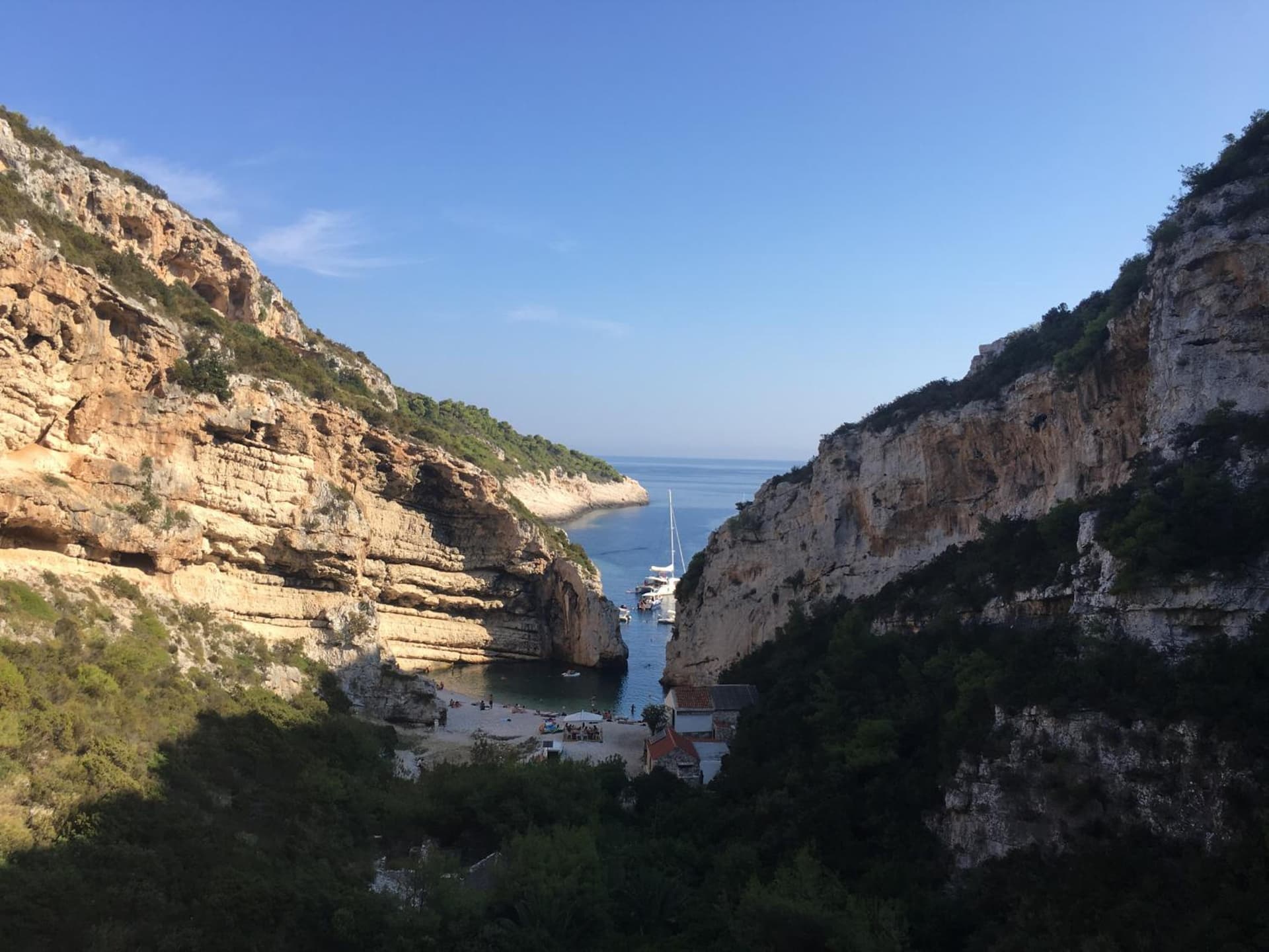 Ada Vis Apartments