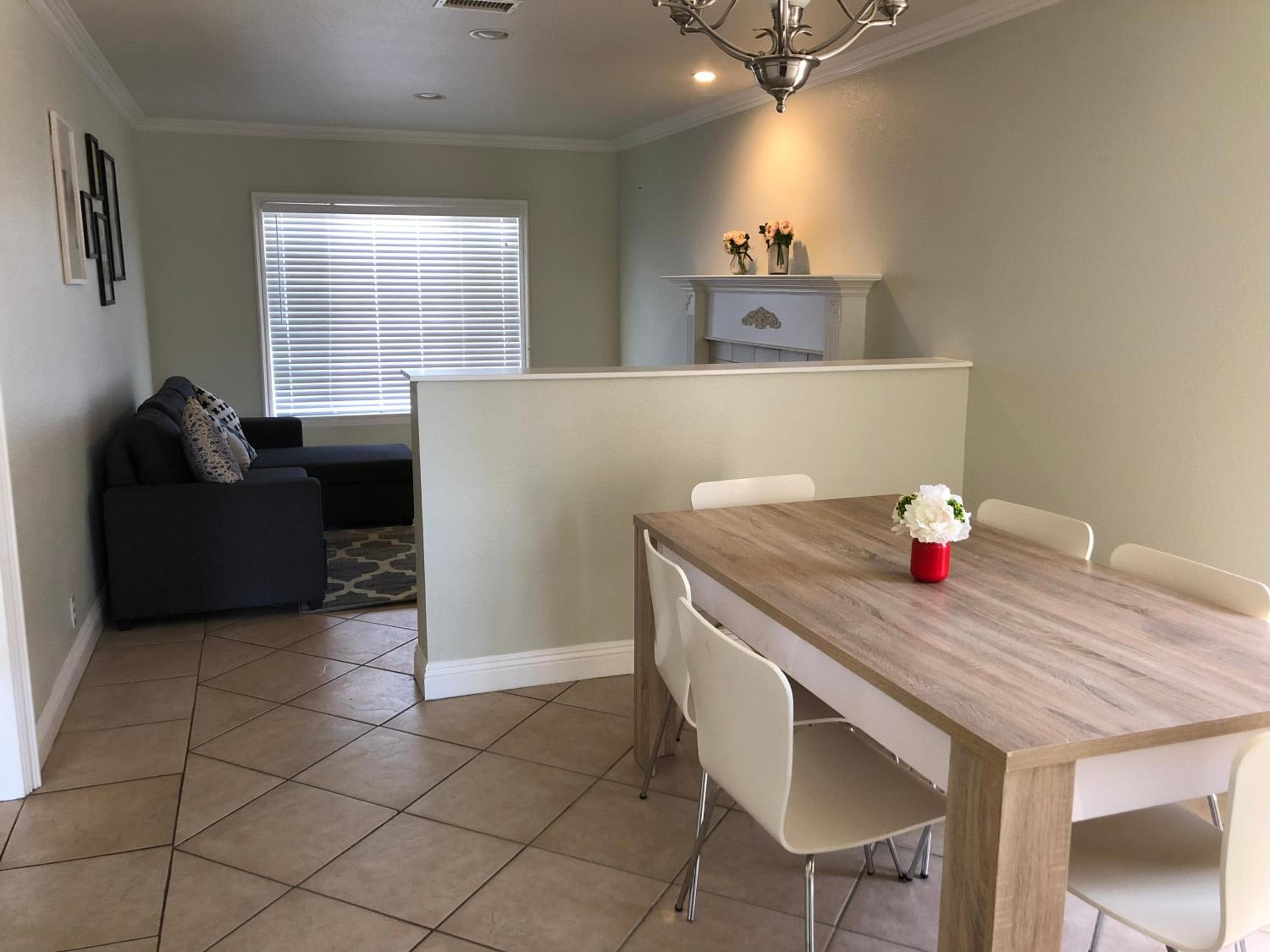 Beautiful 3BR/2BA in Disneyland area