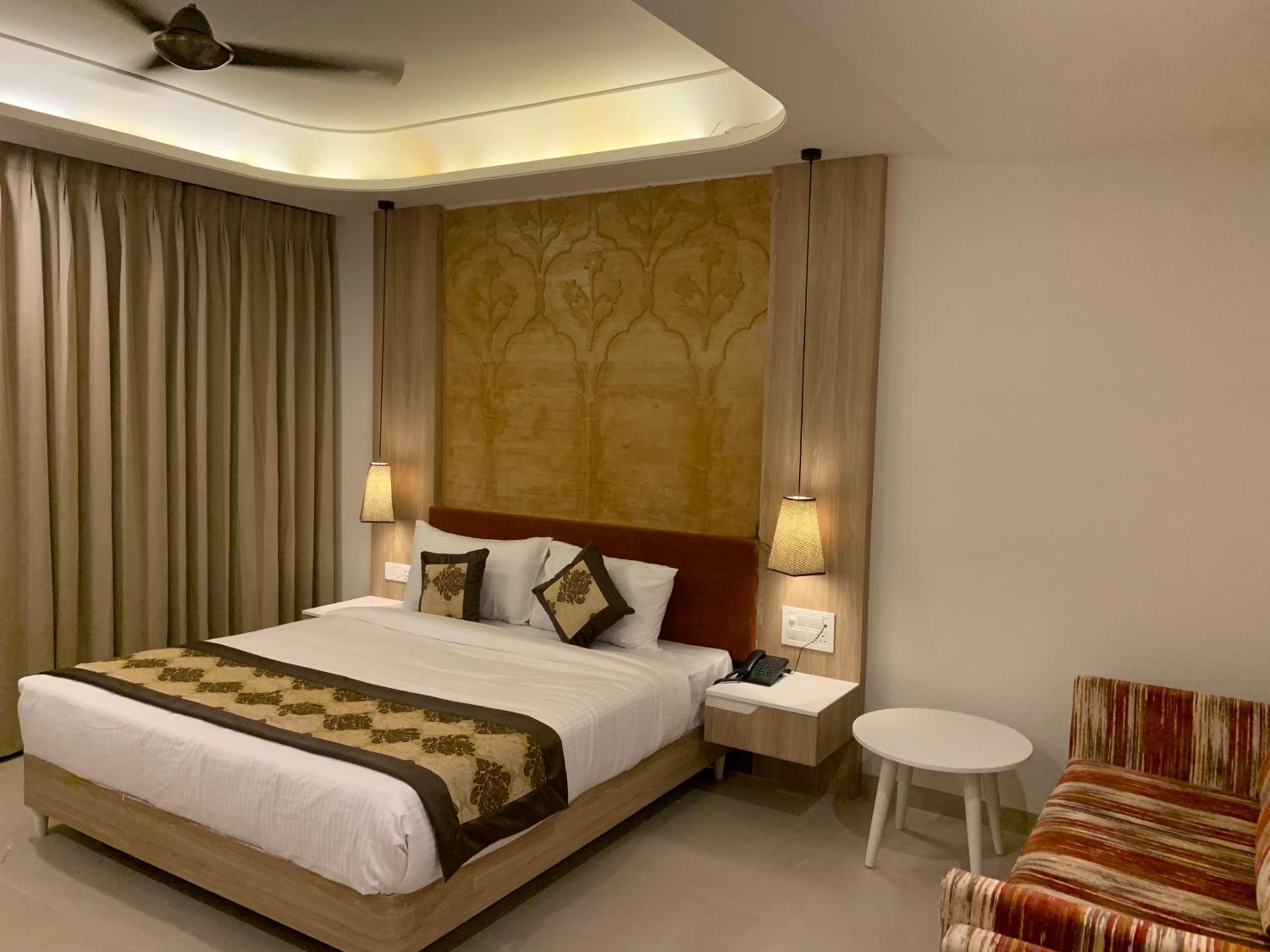 Hotel Ratangarh Palace