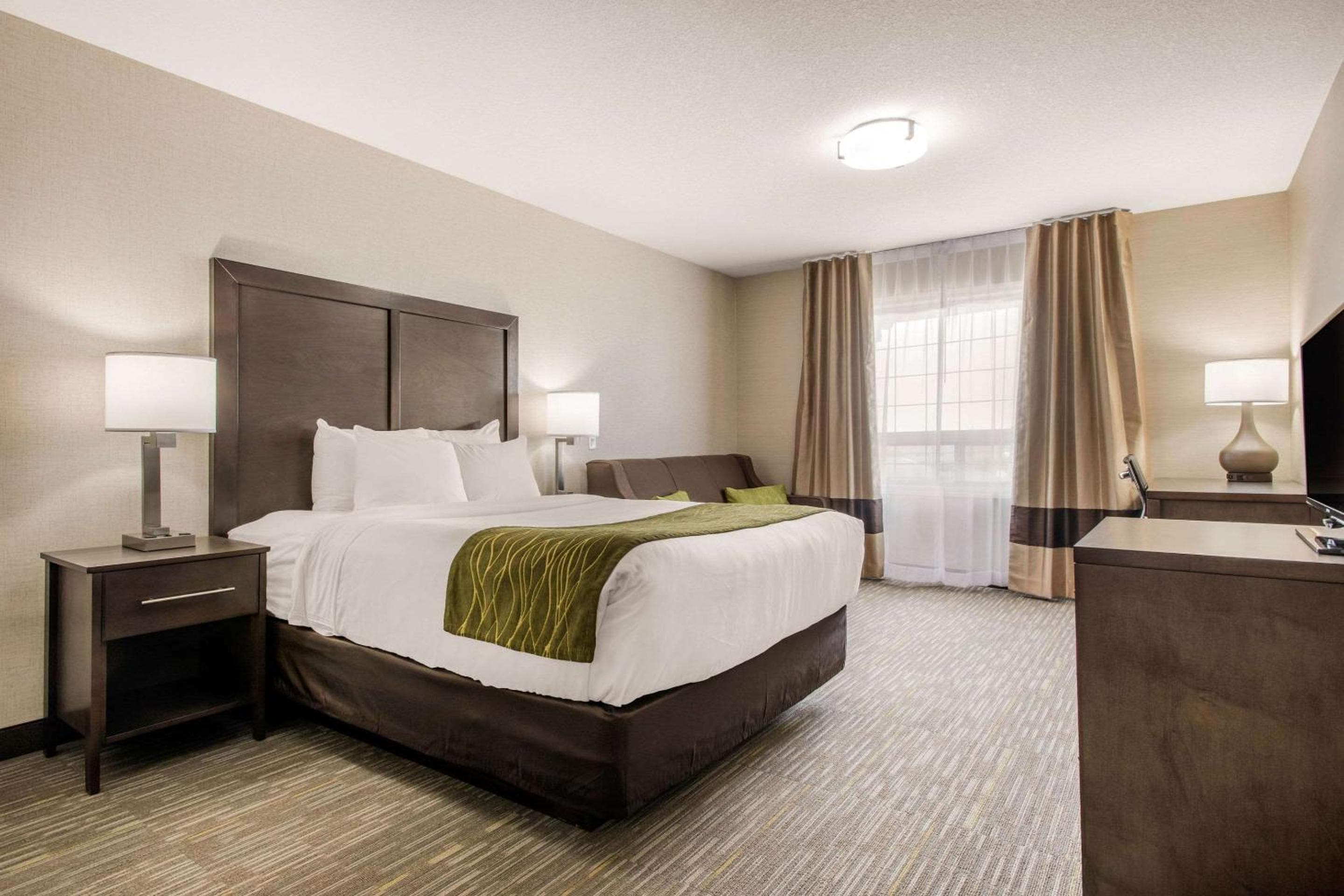 Comfort Inn & Suites Red Deer - Highway 11