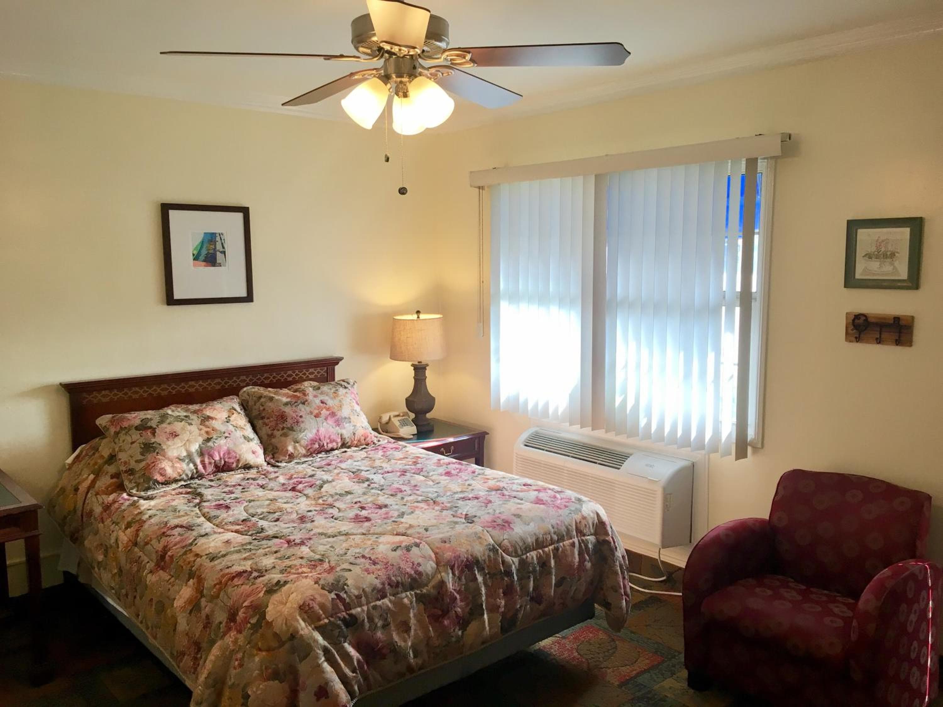 Los Feliz Hotel
