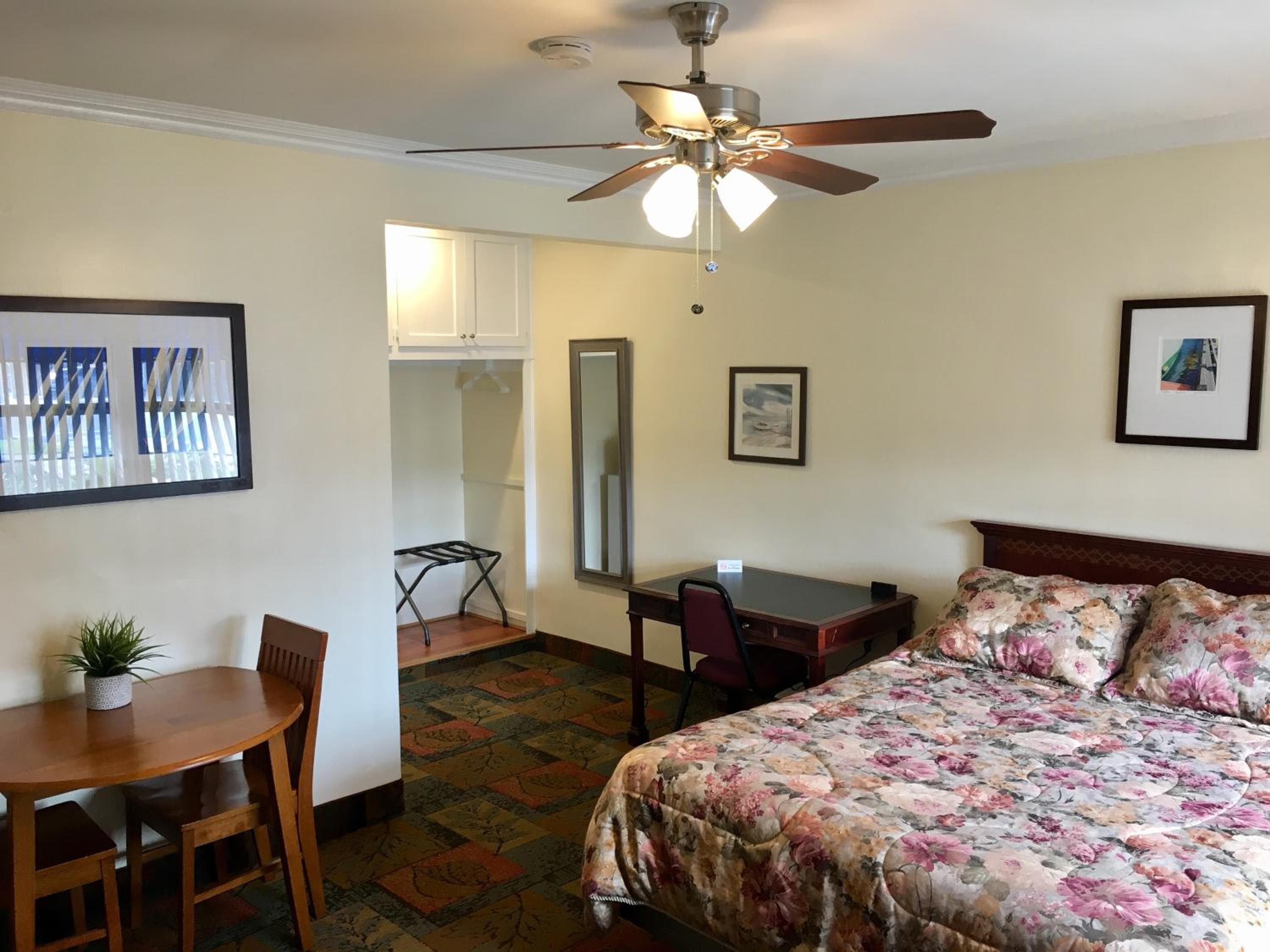 Los Feliz Hotel
