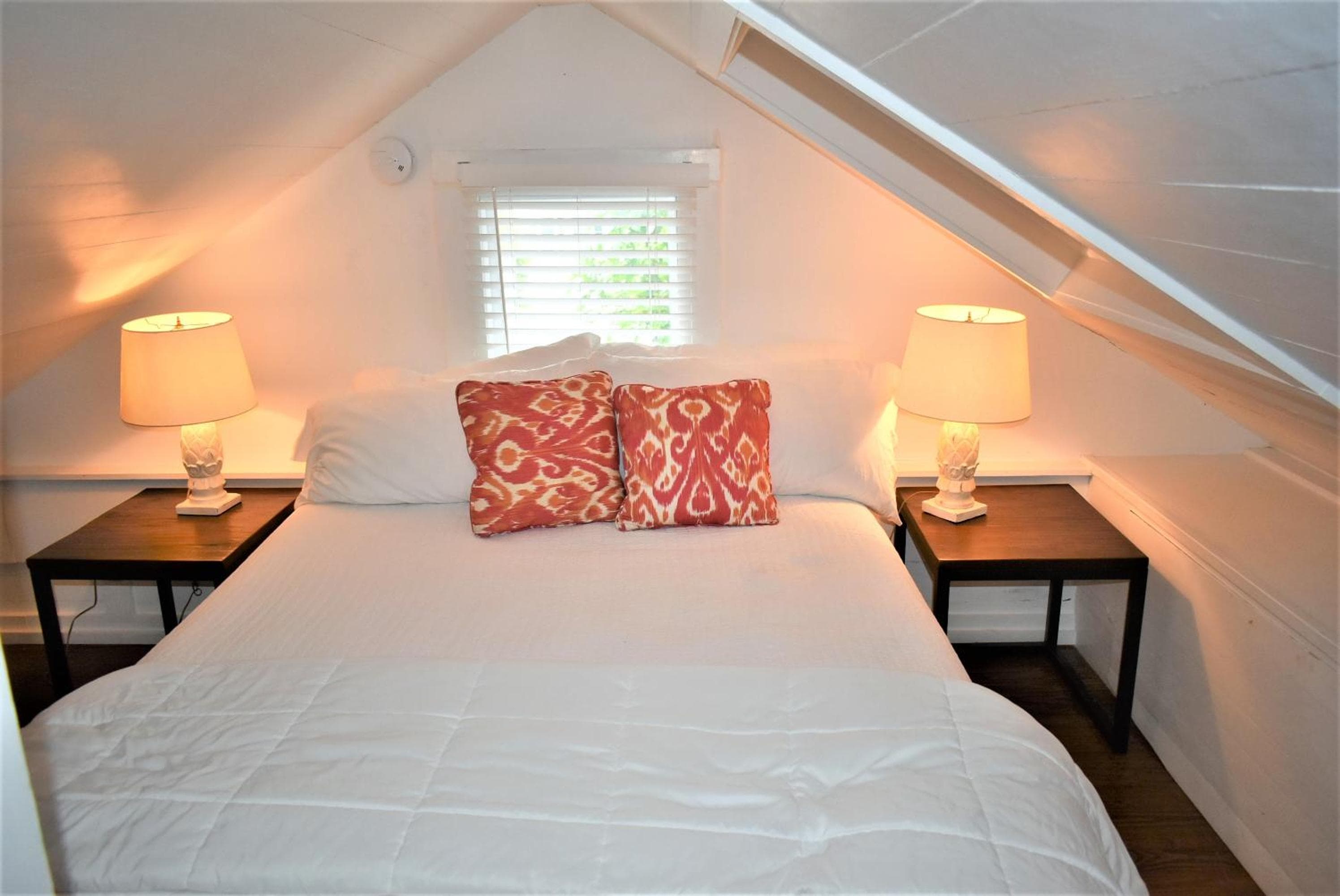 Simonton Court Historic Inn & Cottages