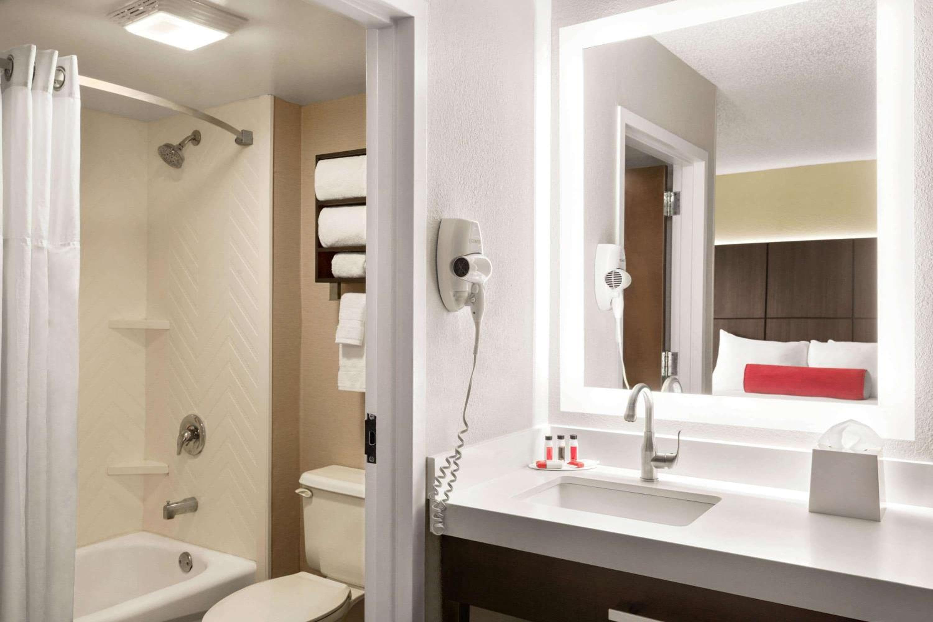 Ramada by Wyndham Suites Orlando Airport- Free Airport Shuttle