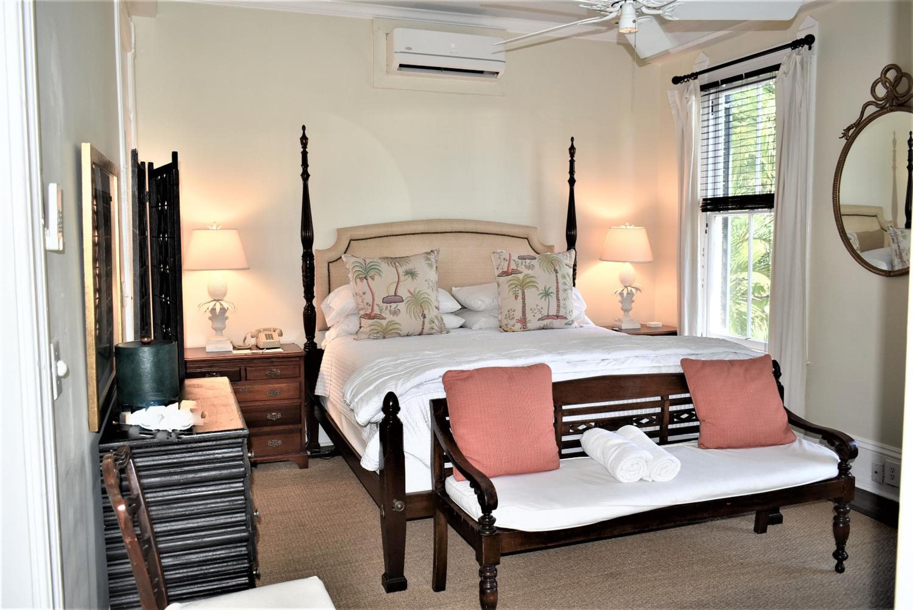 Simonton Court Historic Inn & Cottages