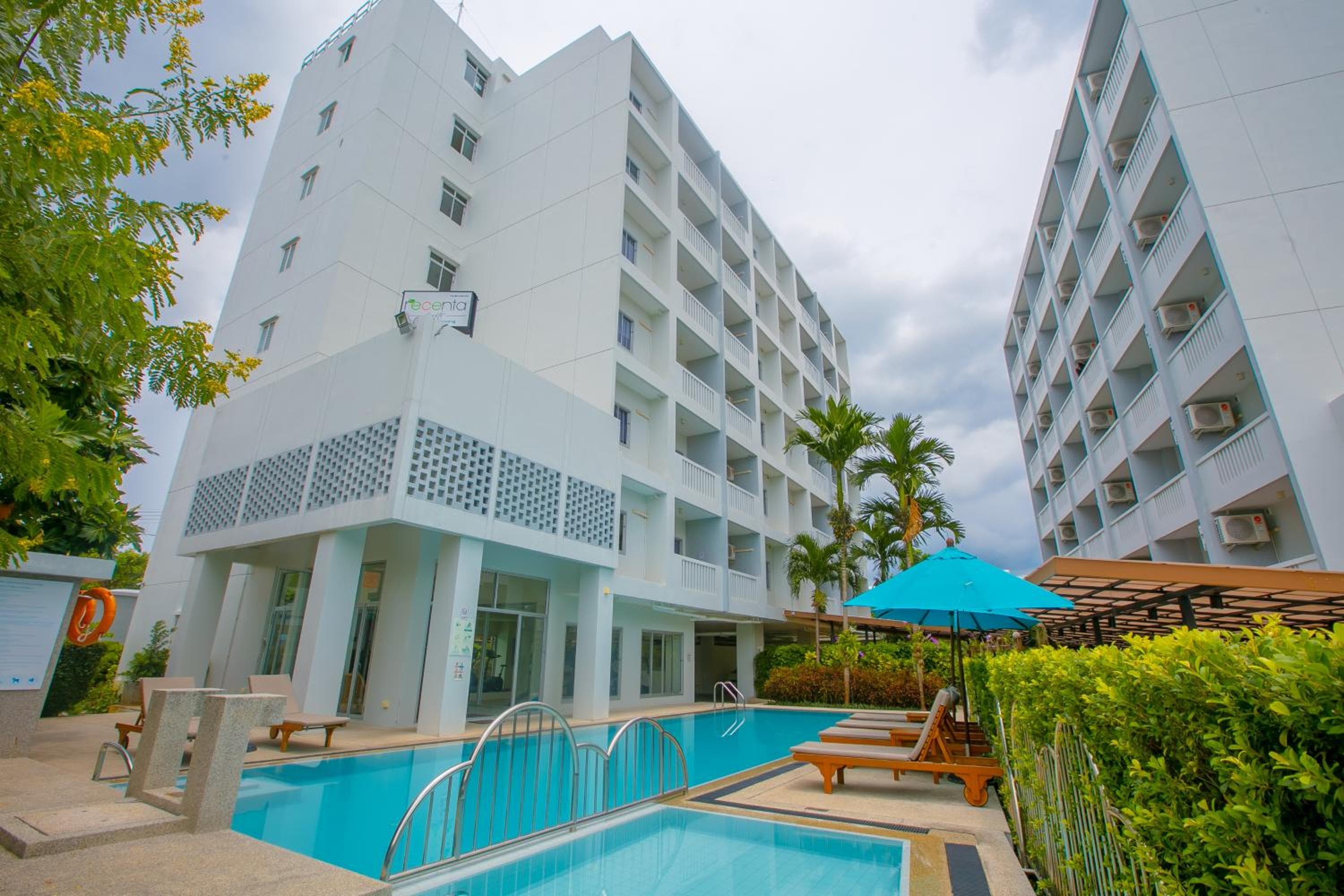 Recenta Suite Phuket Suanluang