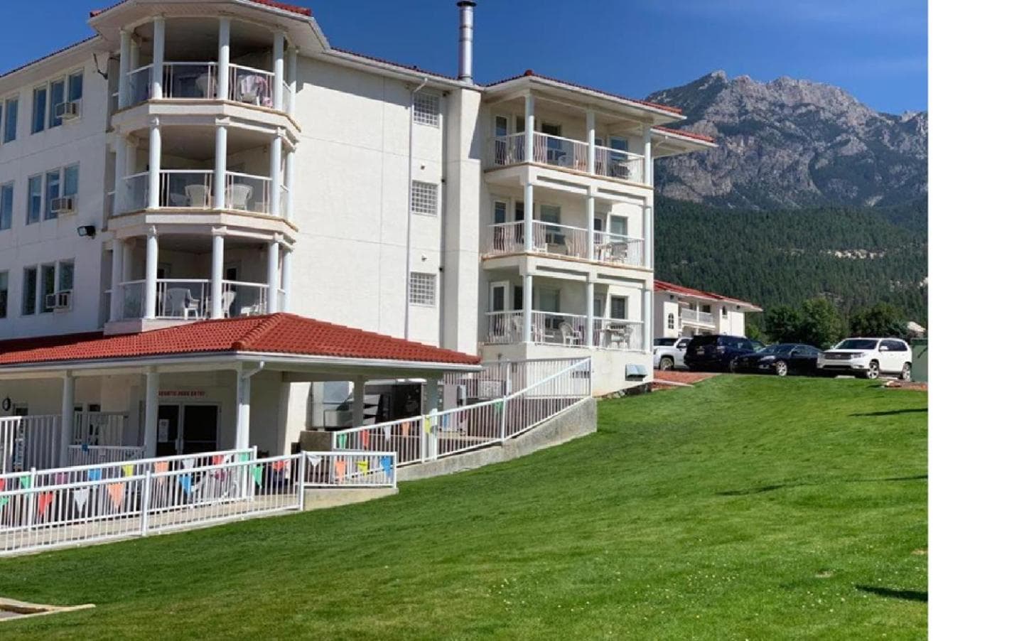 Mountain View Suites & Residency at Fairmont Hot Springs