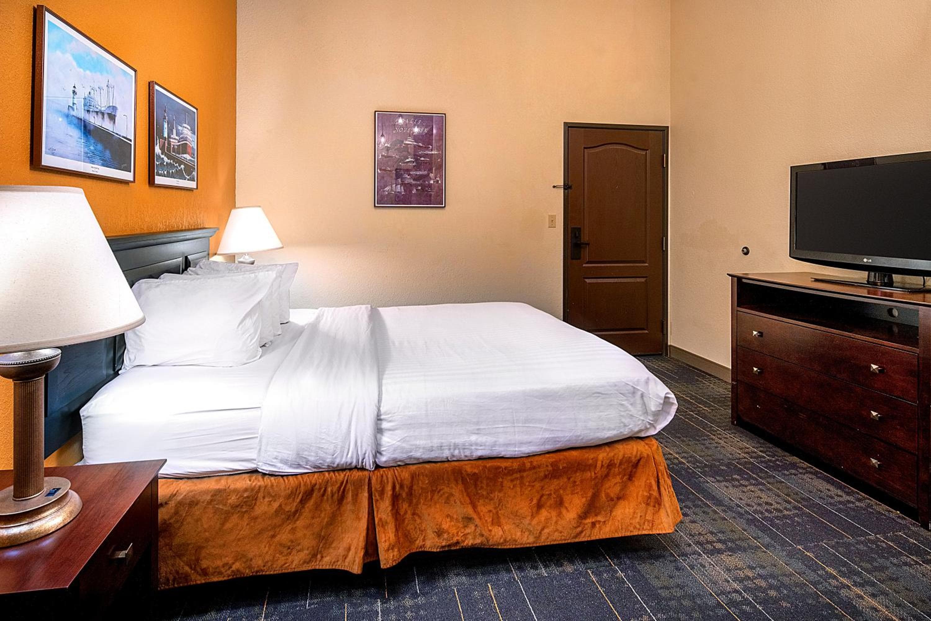 The Suites Hotel at Waterfront Plaza