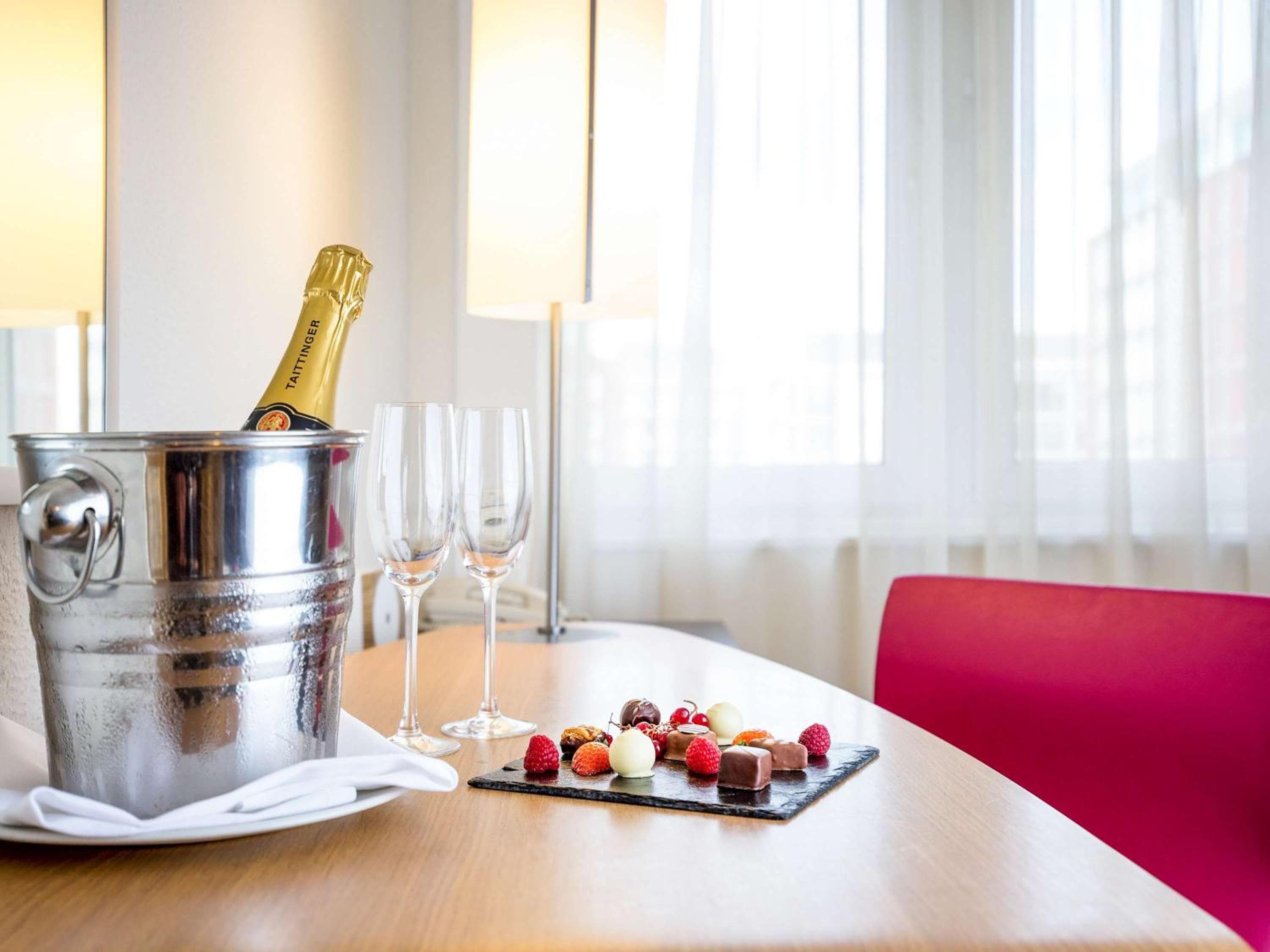 Novotel London West