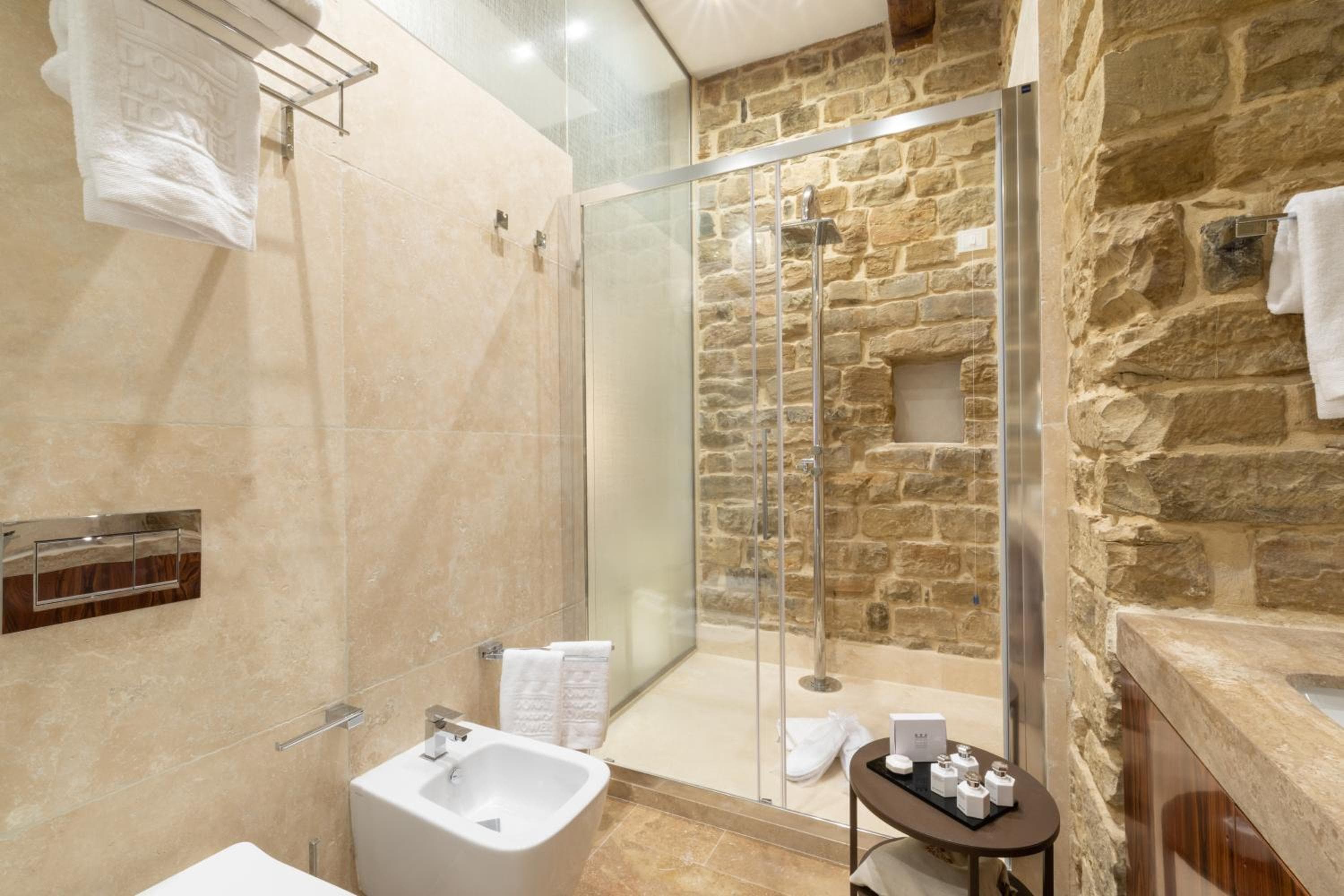 Donati Luxury Tower Suites