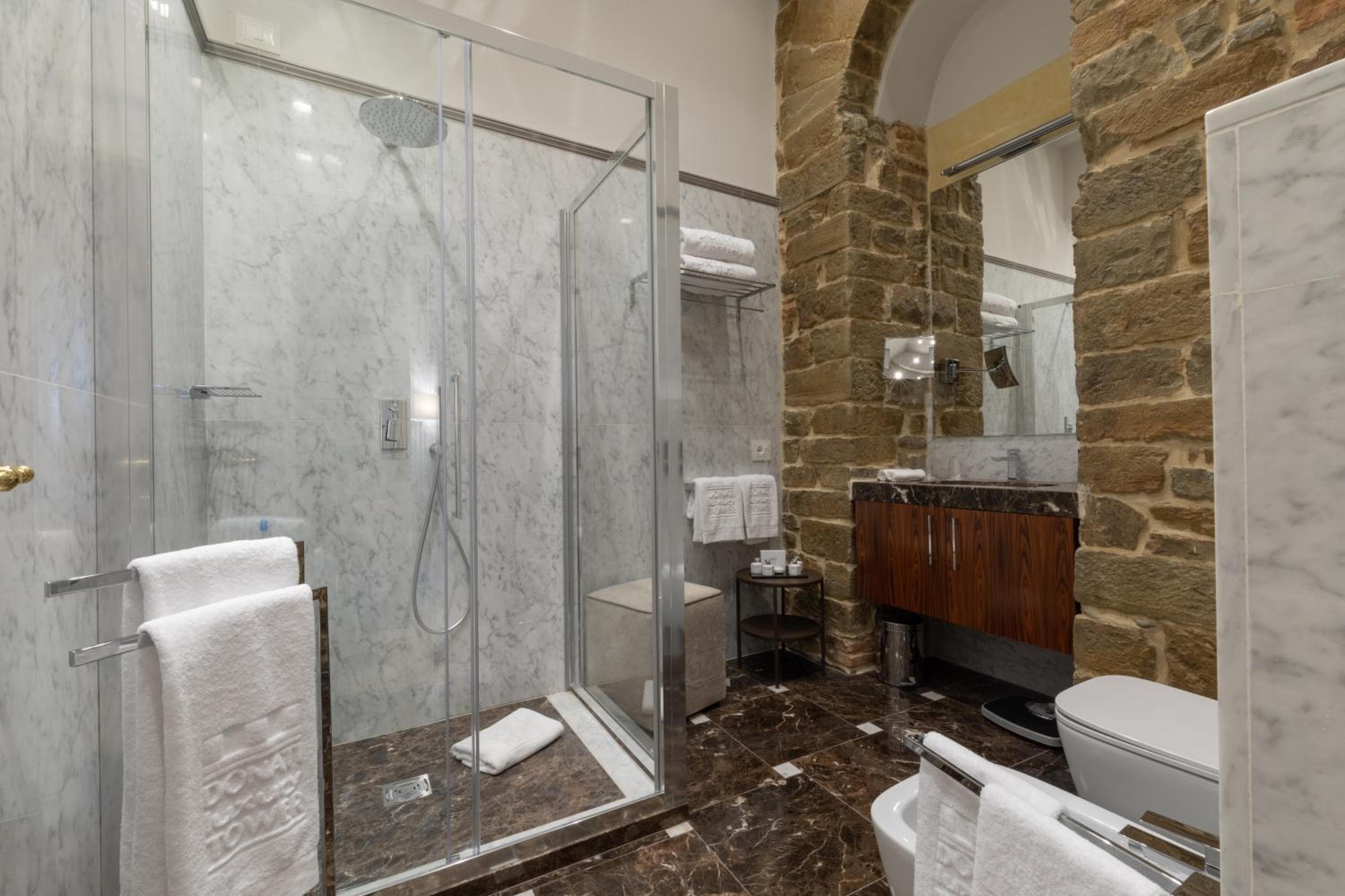 Donati Luxury Tower Suites
