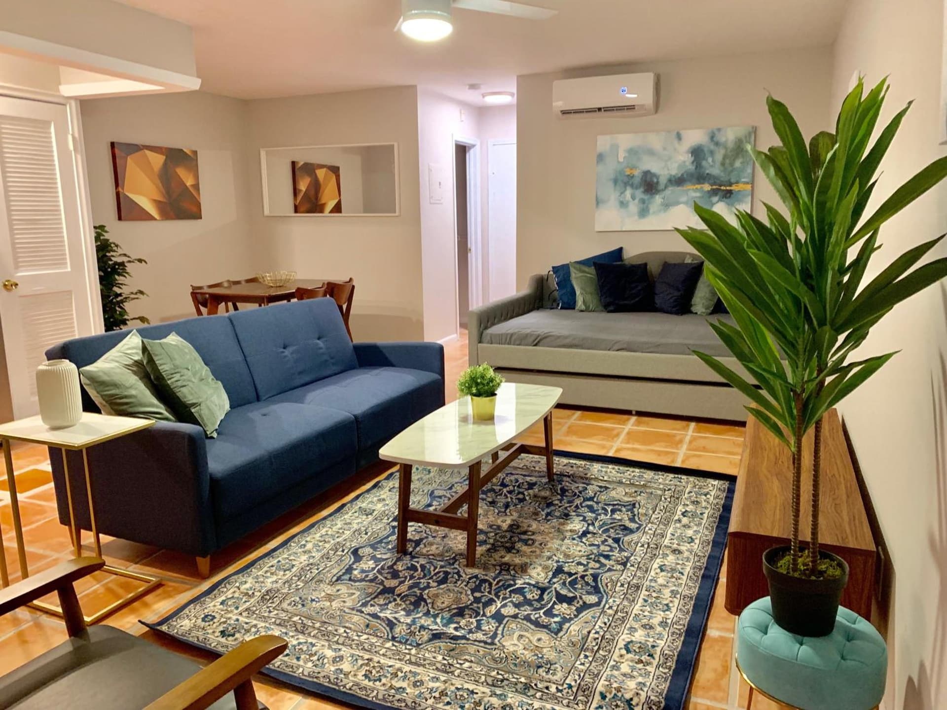 Bayview Apartments By Lowkl