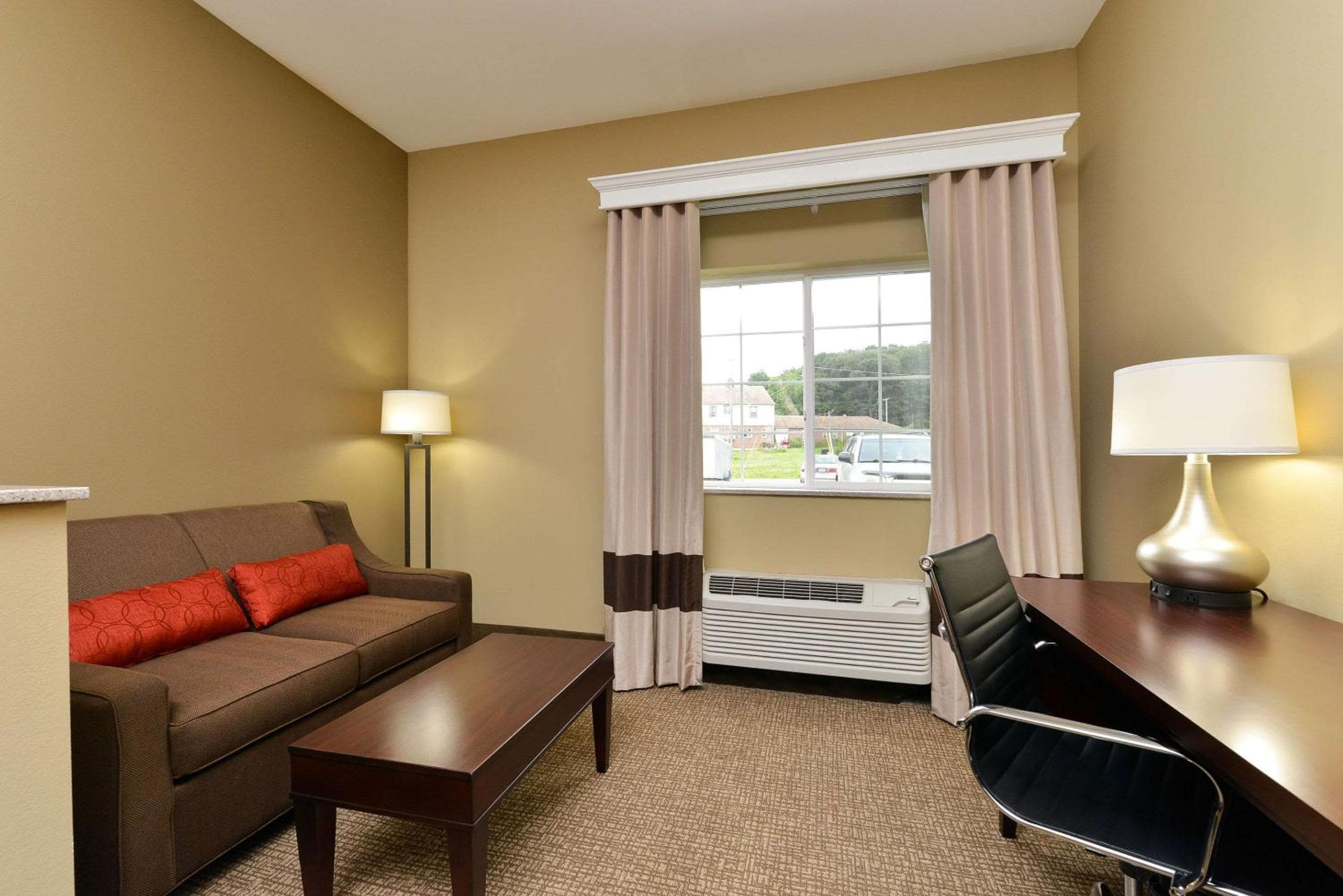 Days Inn & Suites by Wyndham Manheim Lebanon