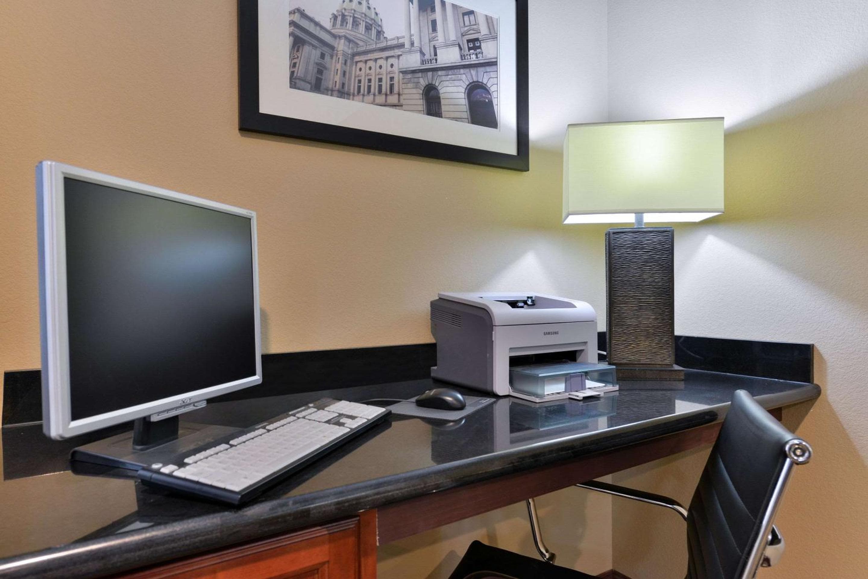 Days Inn & Suites by Wyndham Manheim Lebanon