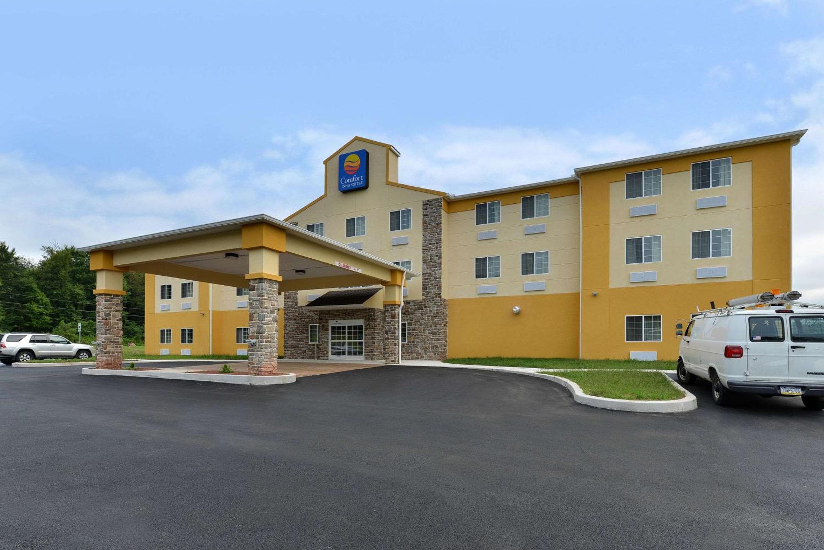 Days Inn & Suites by Wyndham Manheim Lebanon