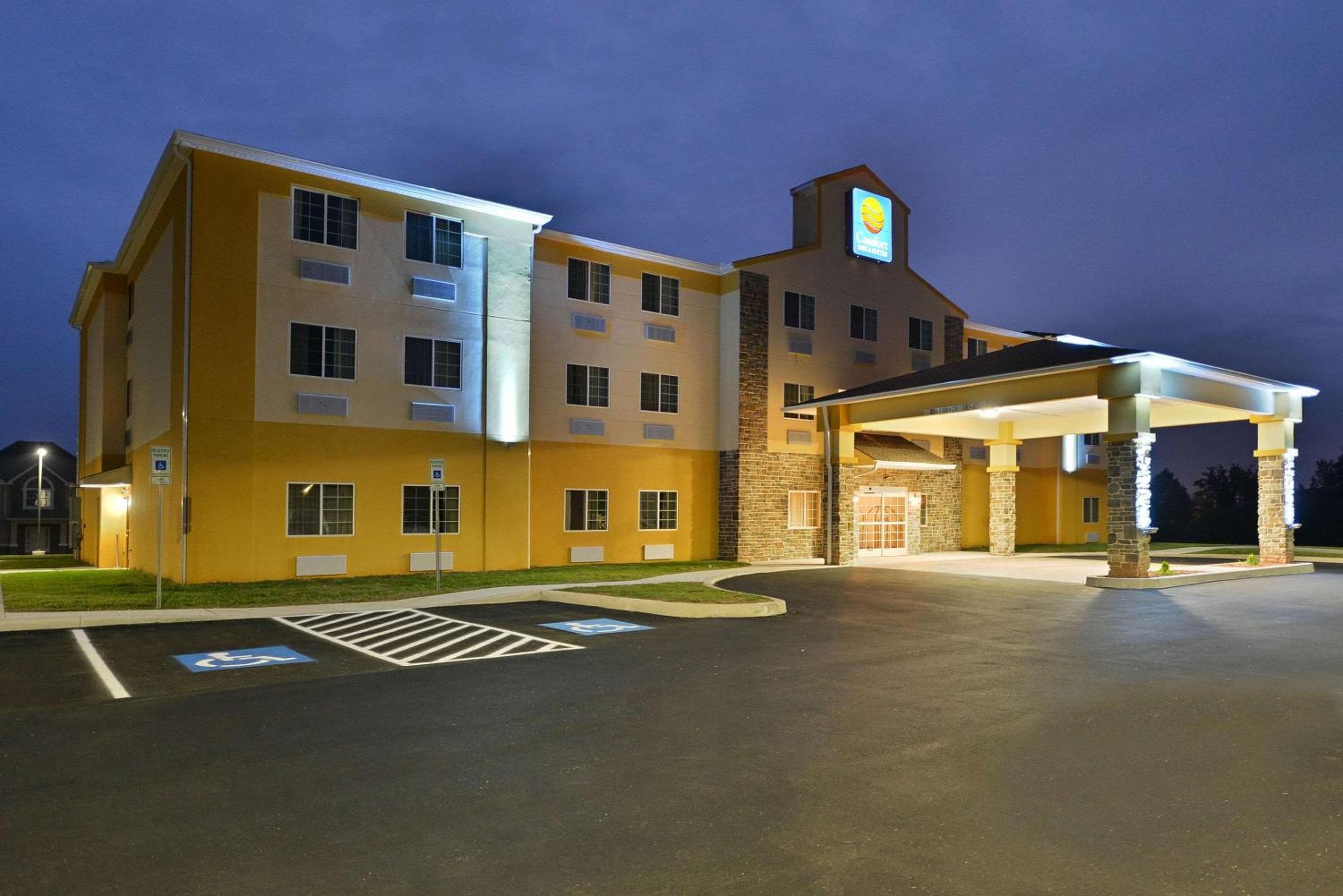Days Inn & Suites by Wyndham Manheim Lebanon