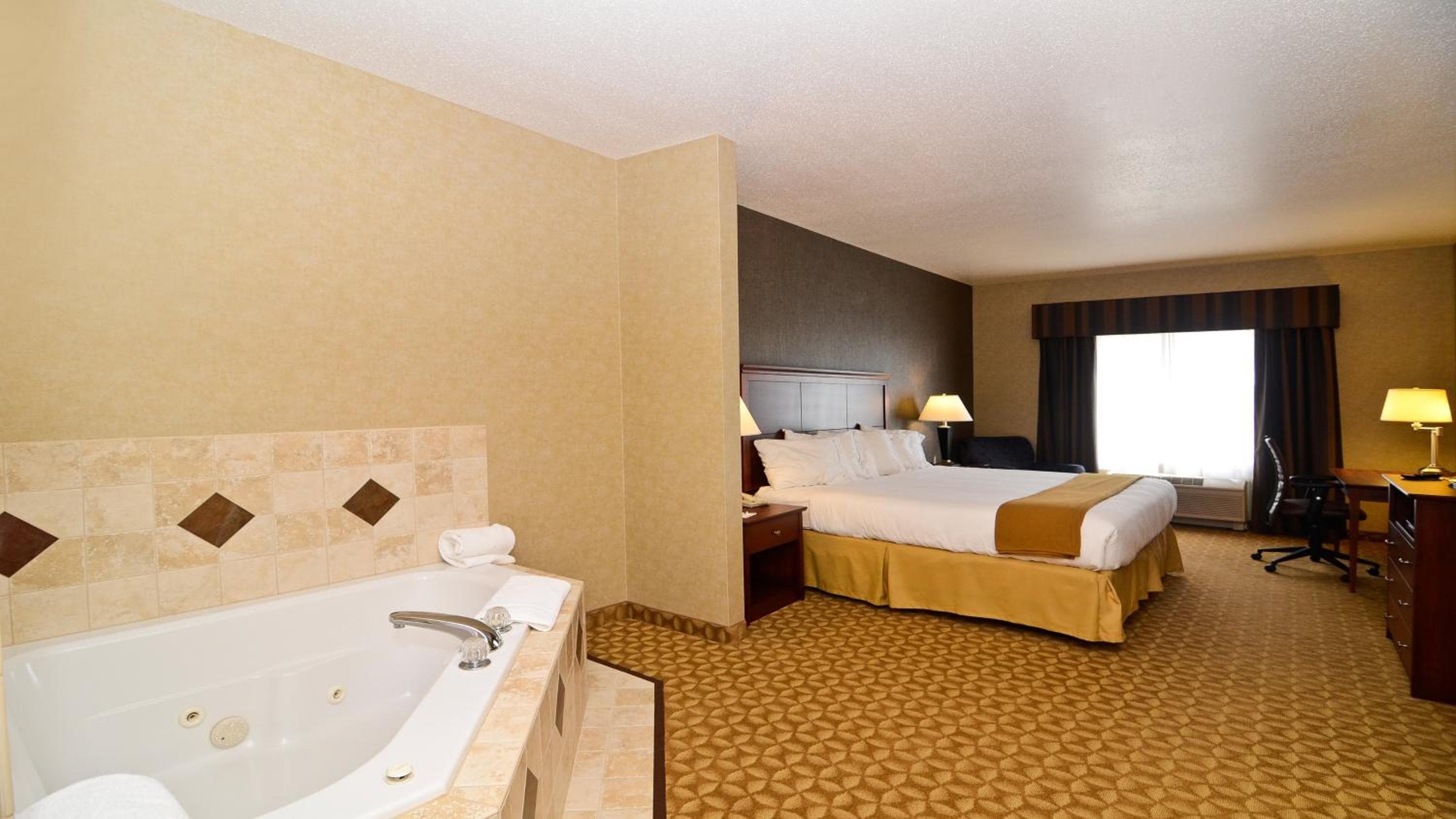 Holiday Inn Express Hotel & Suites Fort Atkinson by IHG