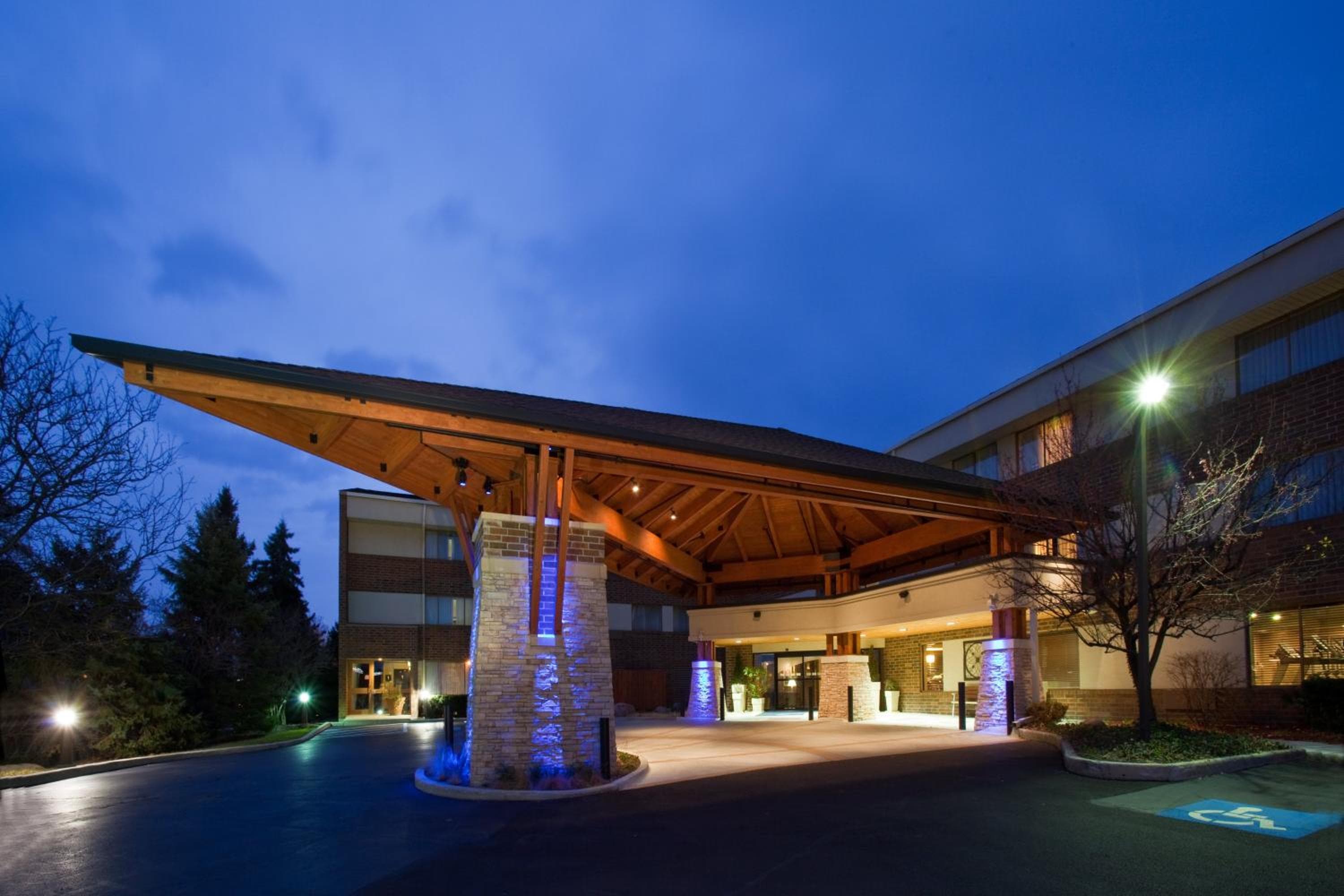 Holiday Inn Express Chicago-Downers Grove by IHG