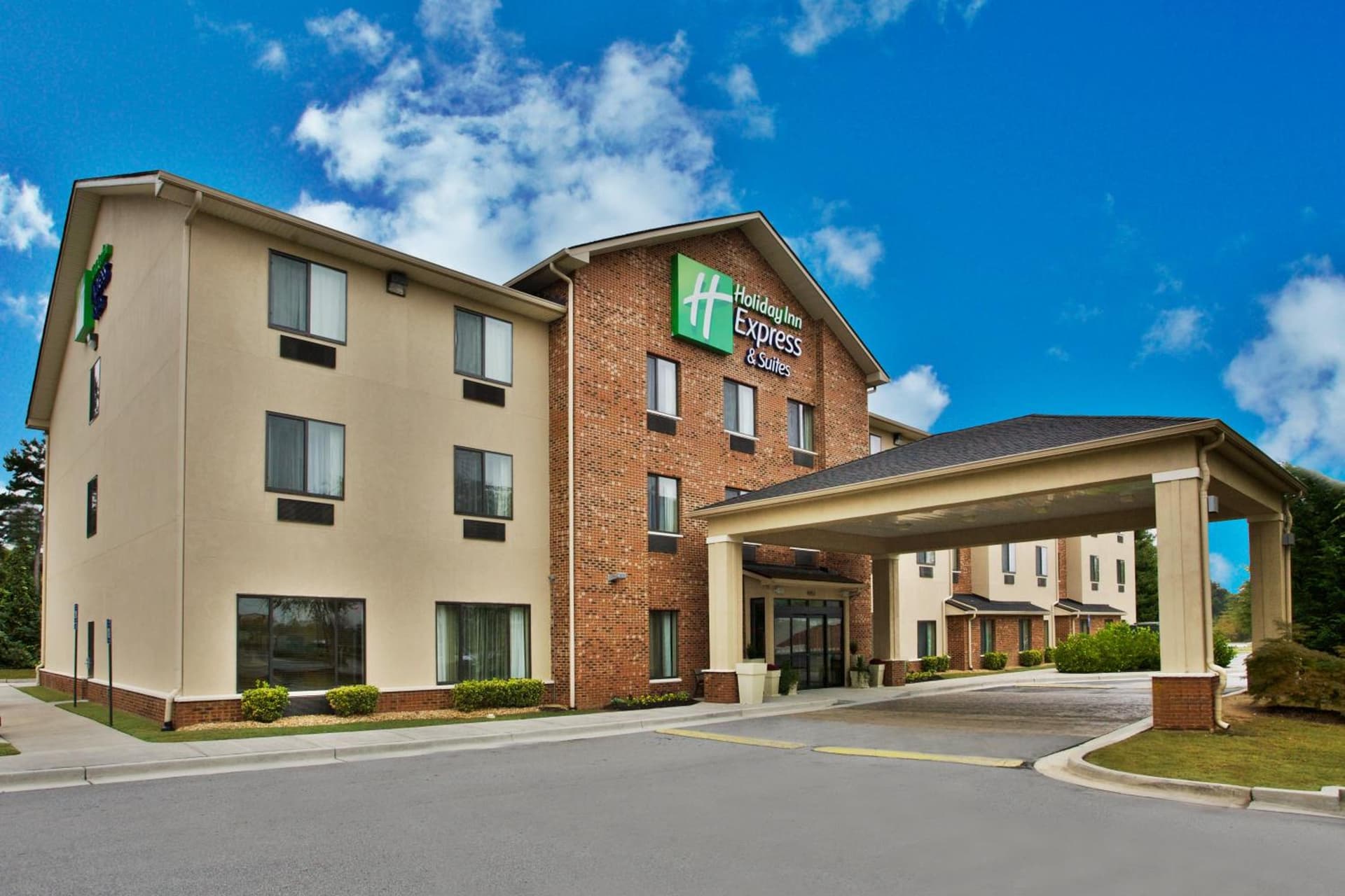 Holiday Inn Express & Suites Buford NE - Lake Lanier by IHG