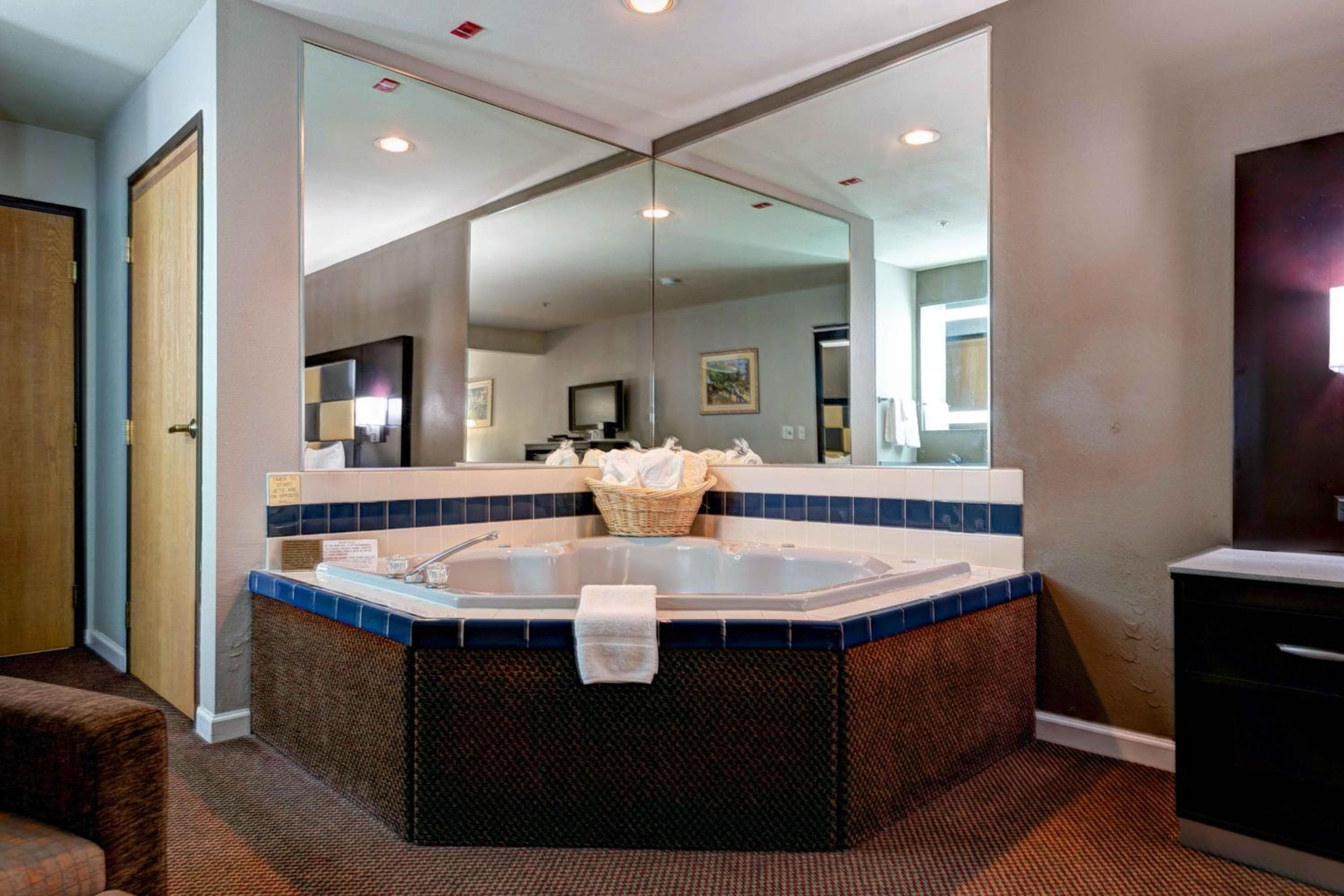 SureStay Plus Hotel by Best Western Redding