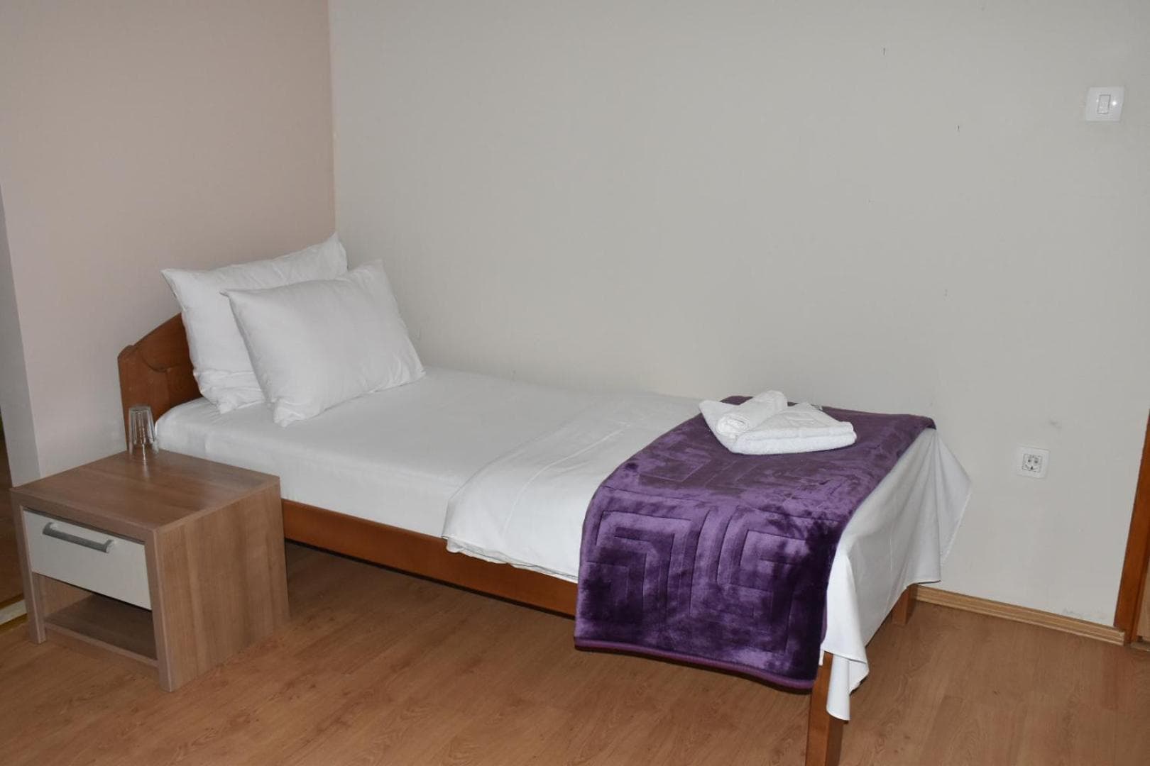 OSTROG Aparthotel KOLIBA-VLASTNIŠTVO MANASTIRA OSTROG