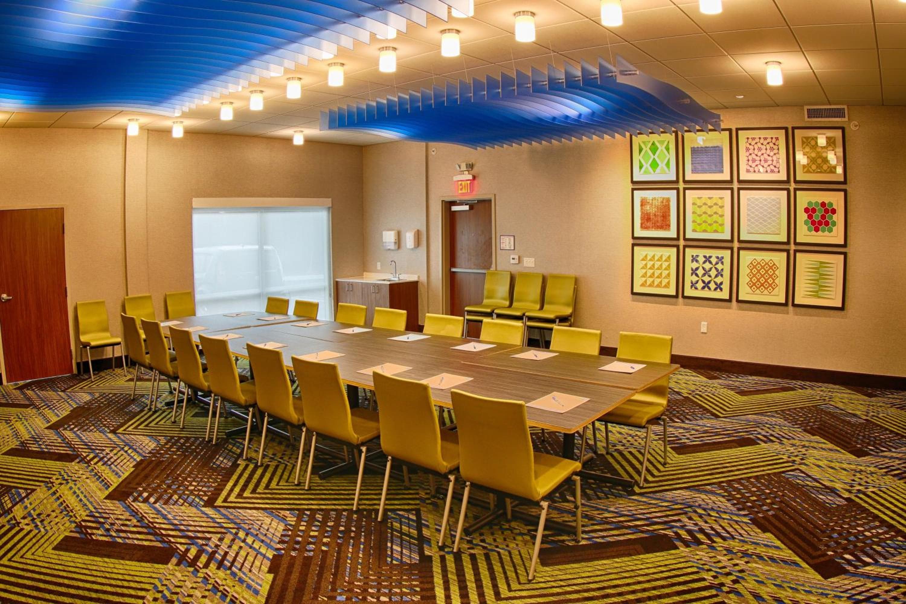 Holiday Inn Express & Suites - Detroit Northwest - Livonia by IHG