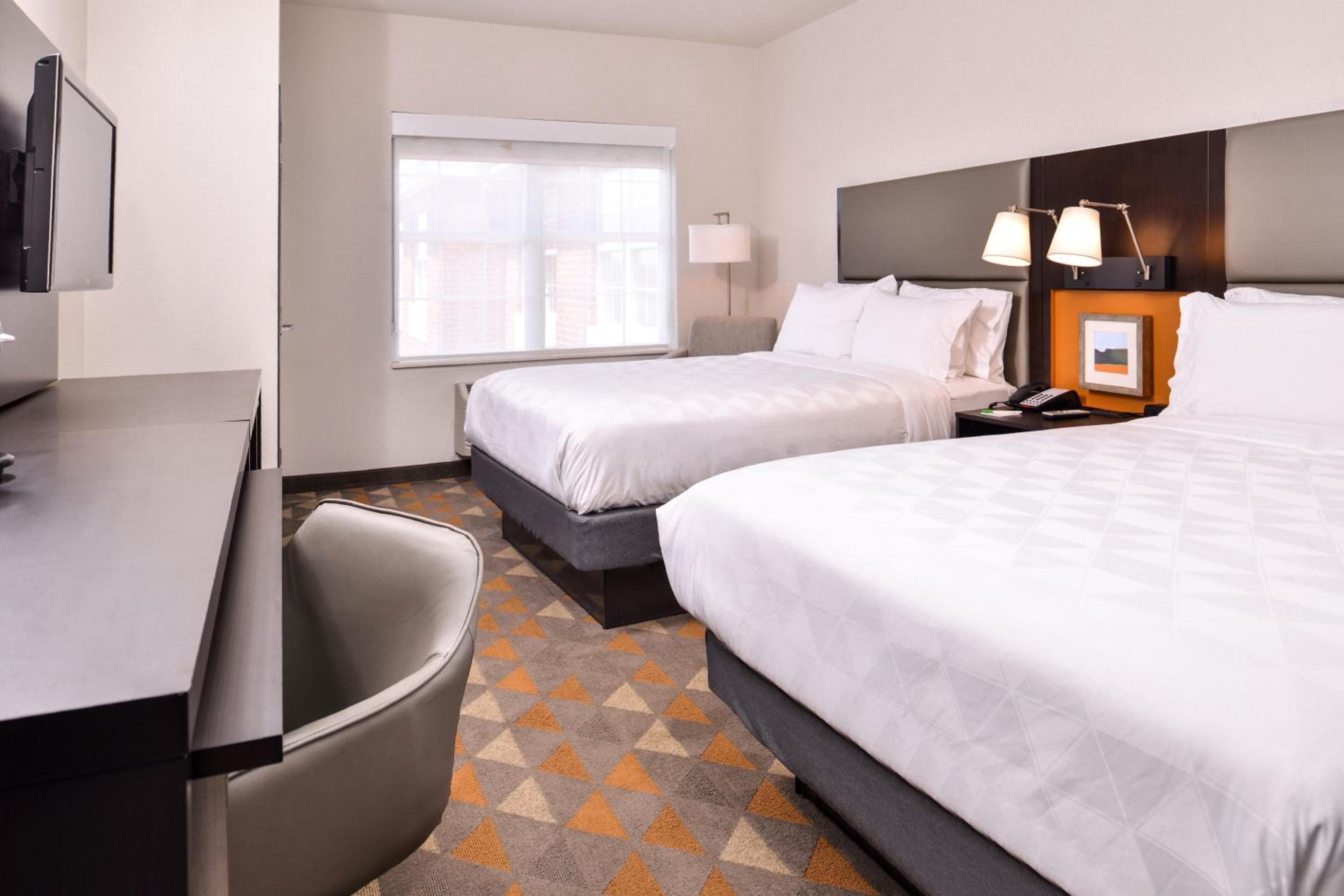 Holiday Inn and Suites Addison by IHG