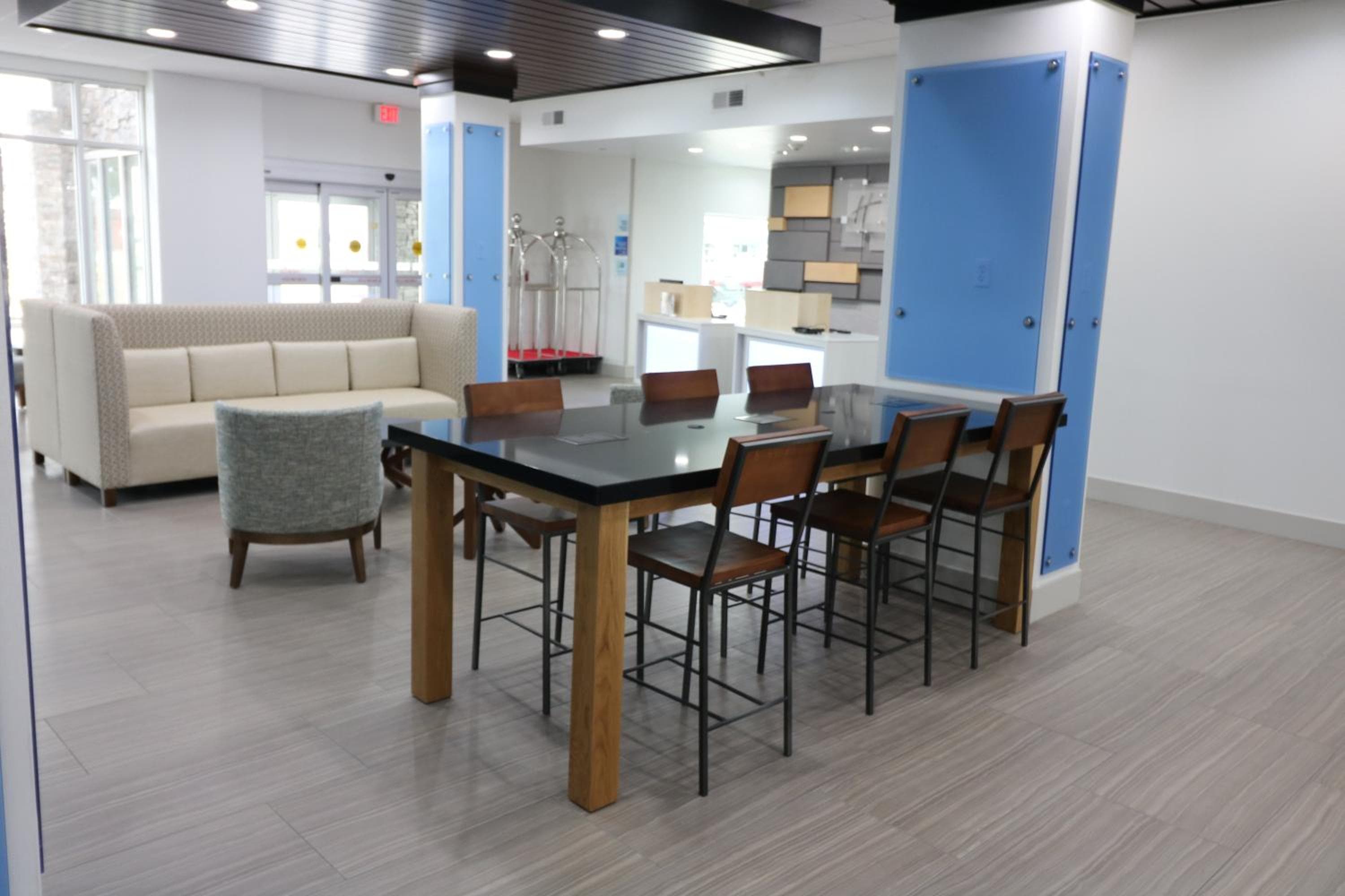 Holiday Inn Express & Suites - Coffeyville by IHG